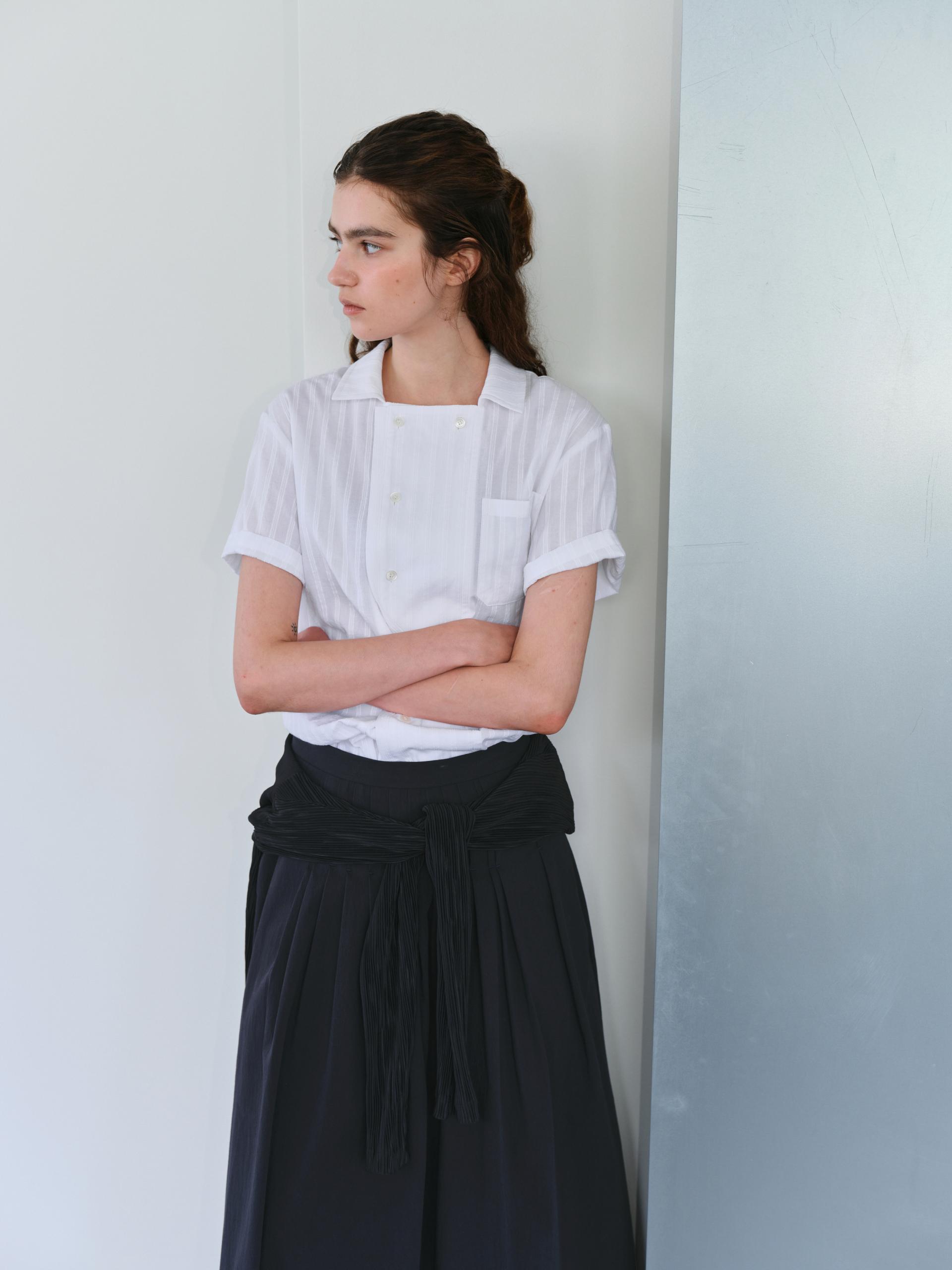 overlap half shirt (white stripe)