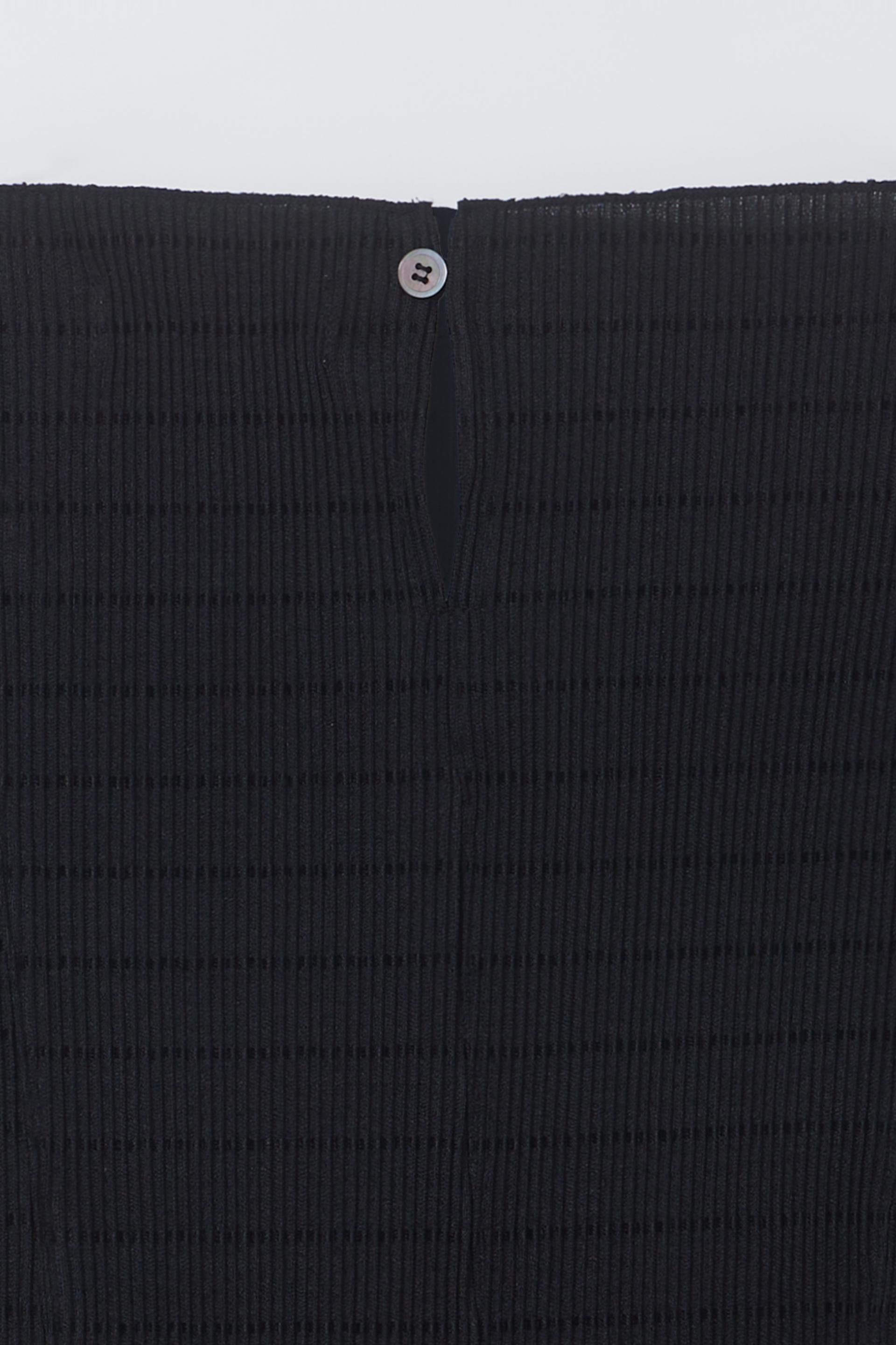 pleats seam half blouse (black)