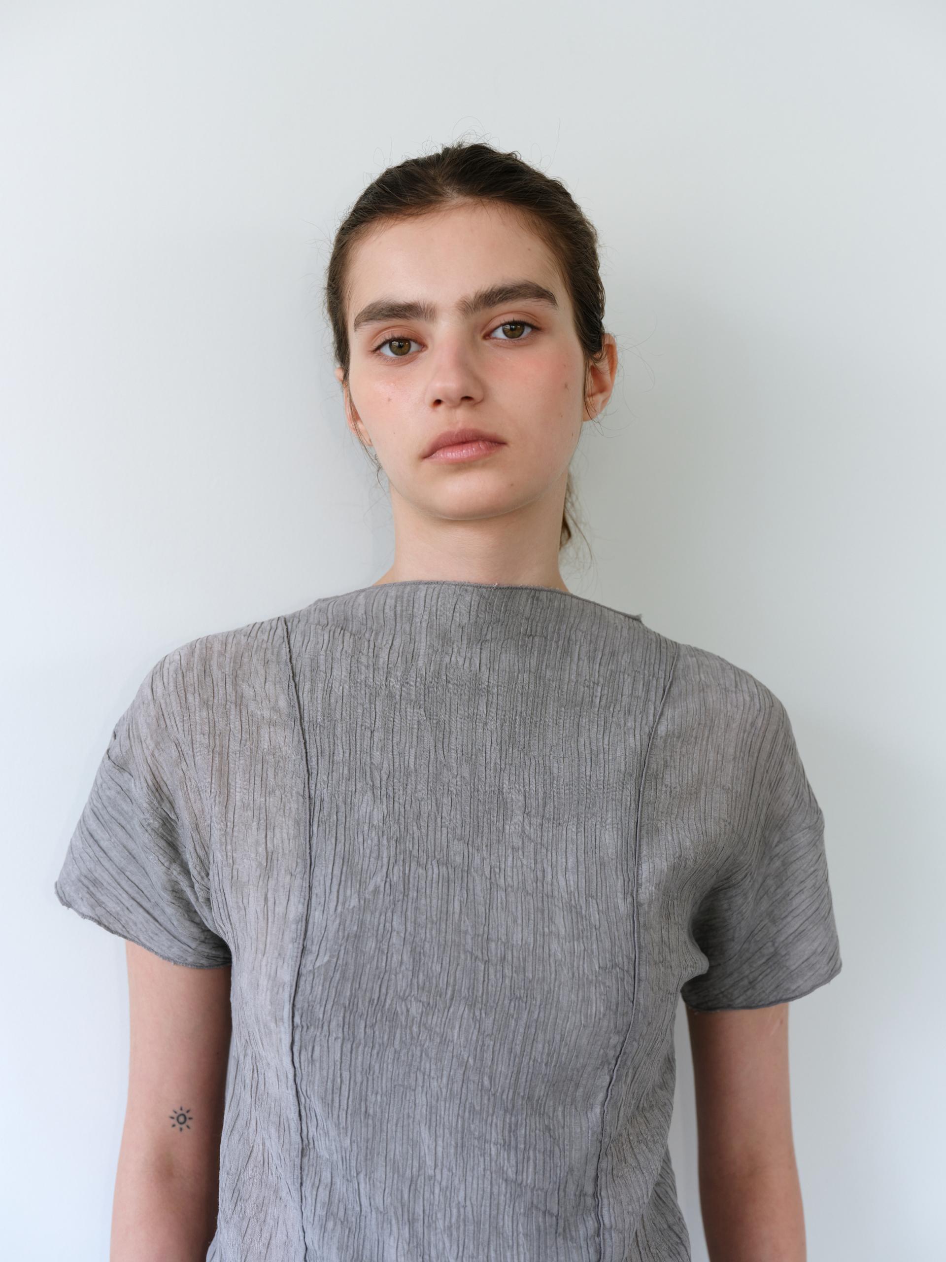[4차 재입고 7/10 순차배송] pleats seam half blouse (grey)