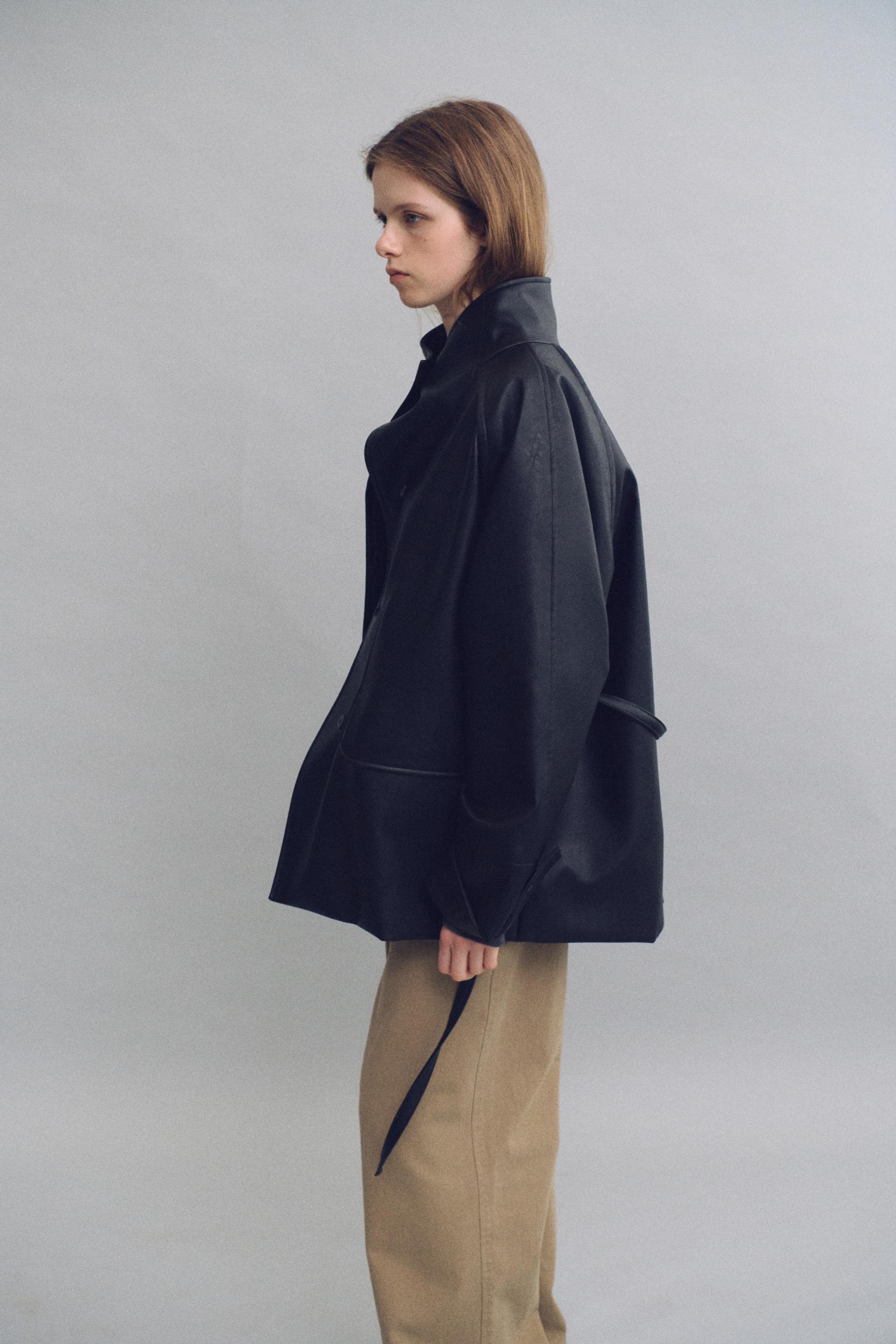 [4차 재입고 9/8 순차배송] vent half trench coat (leather black)