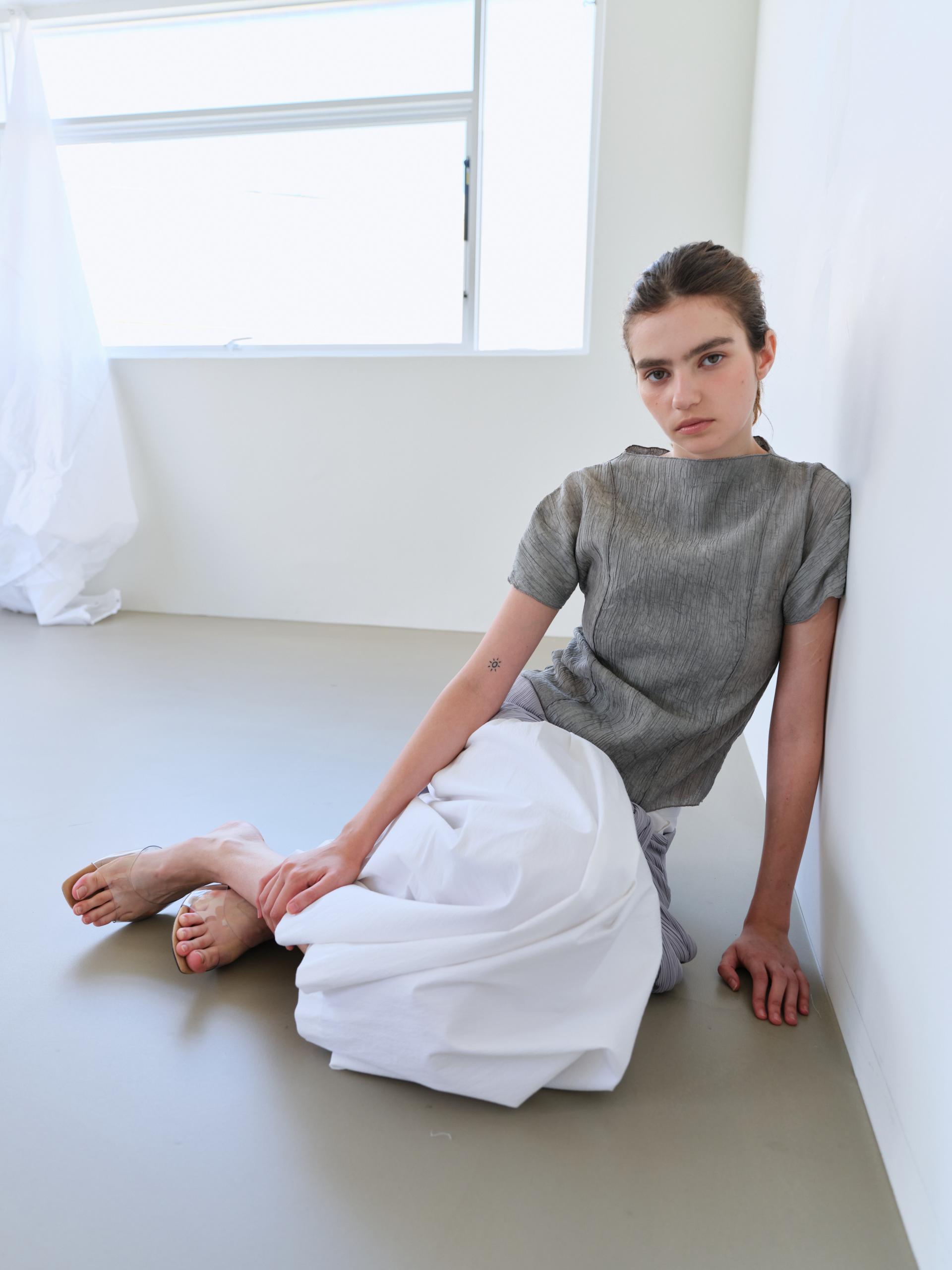 [4차 재입고 7/10 순차배송] pleats seam half blouse (grey)