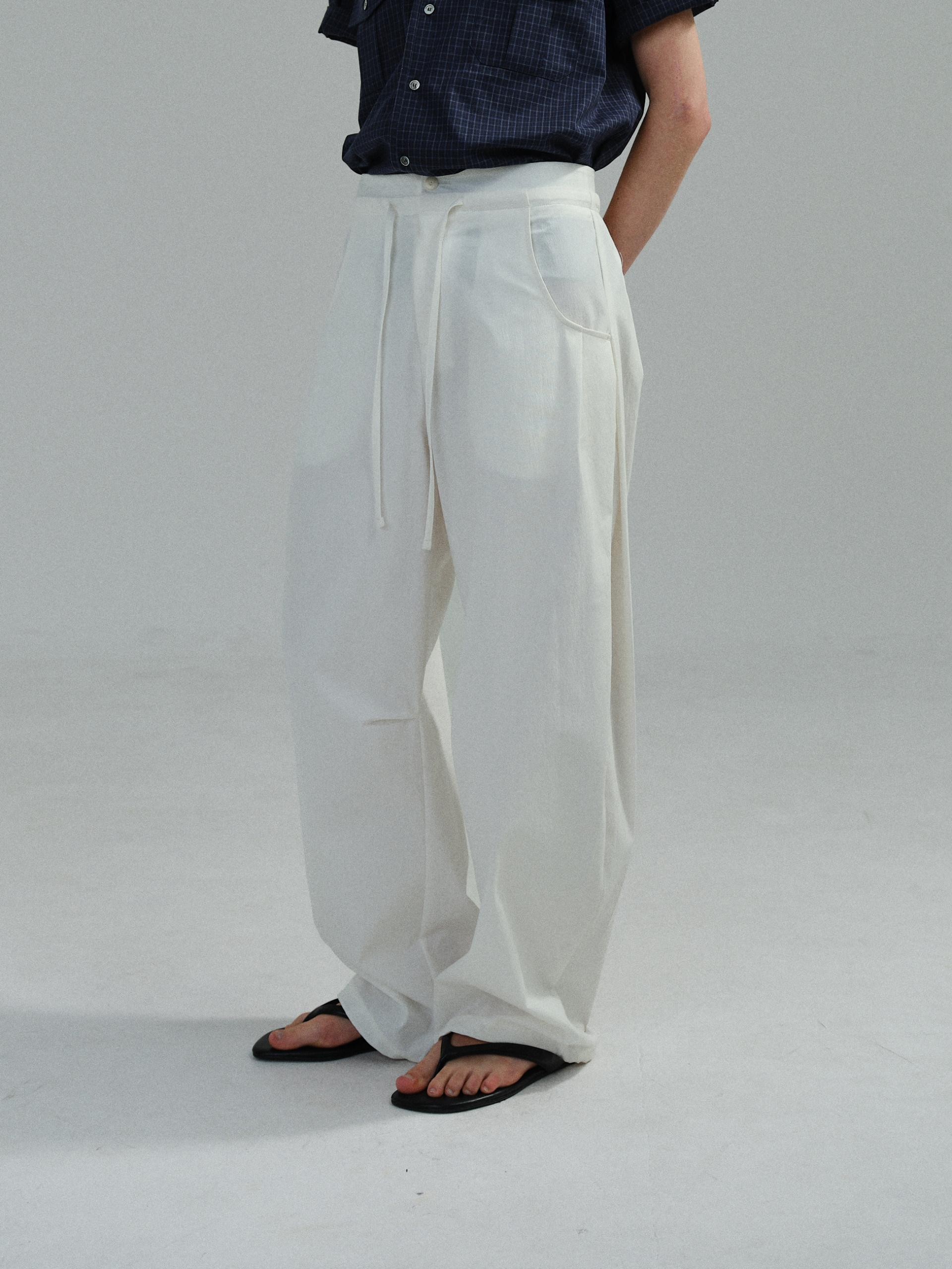 arc tuck pants (ivory)