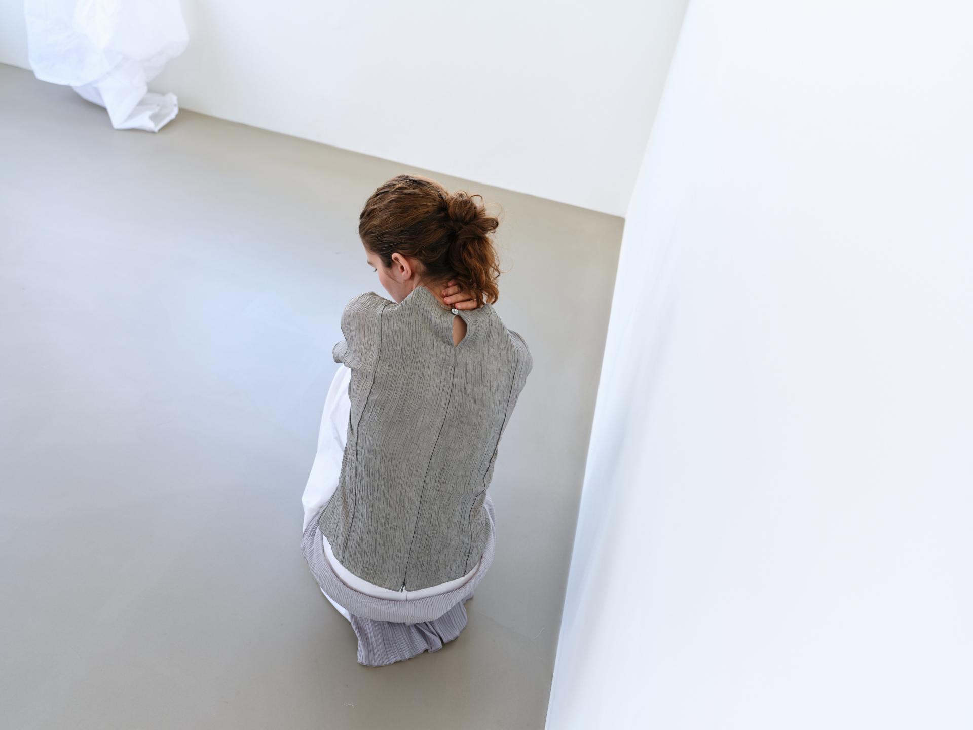 [4차 재입고 7/10 순차배송] pleats seam half blouse (grey)