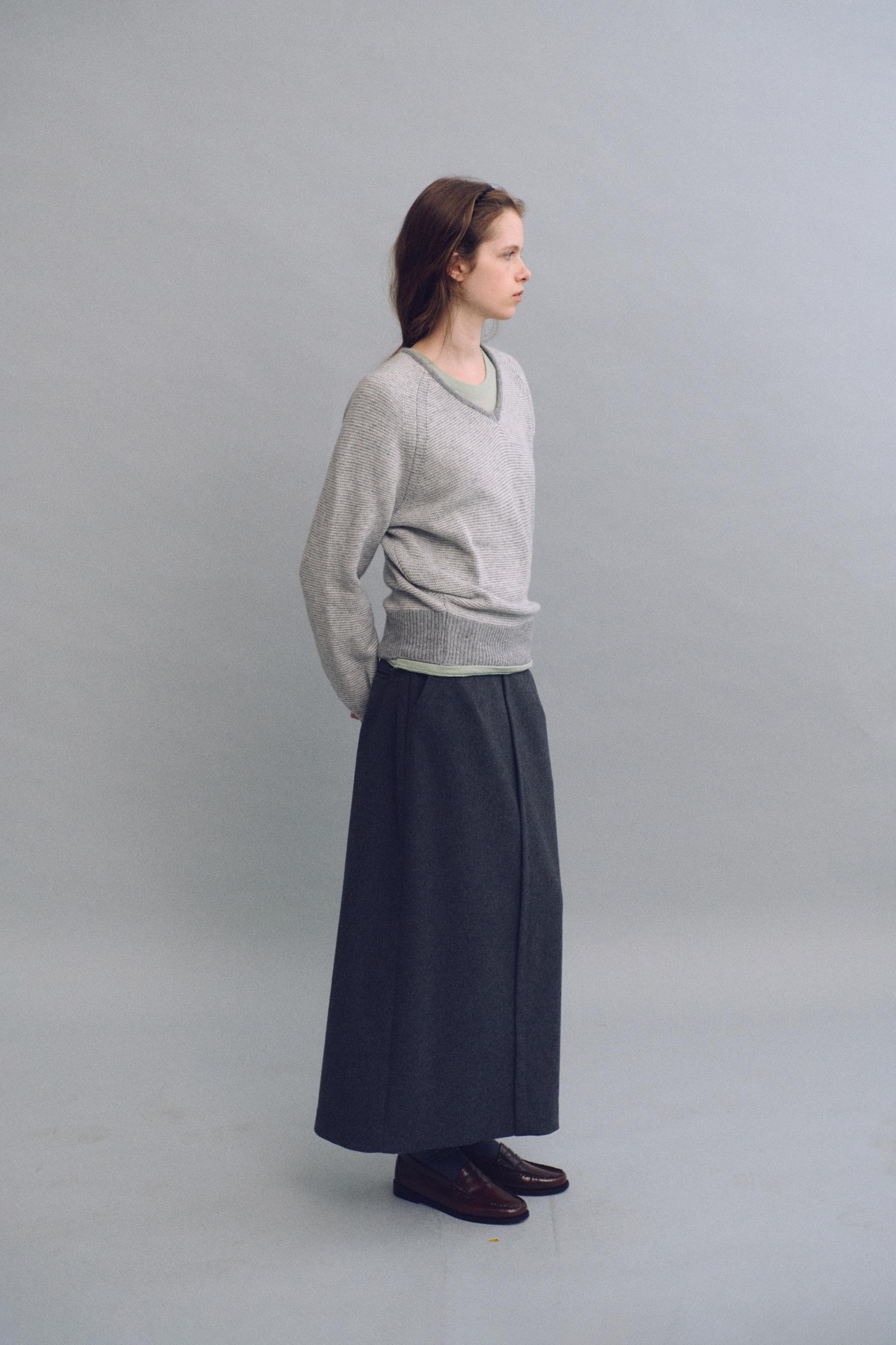 pipe v-neck knit (stripe light grey)