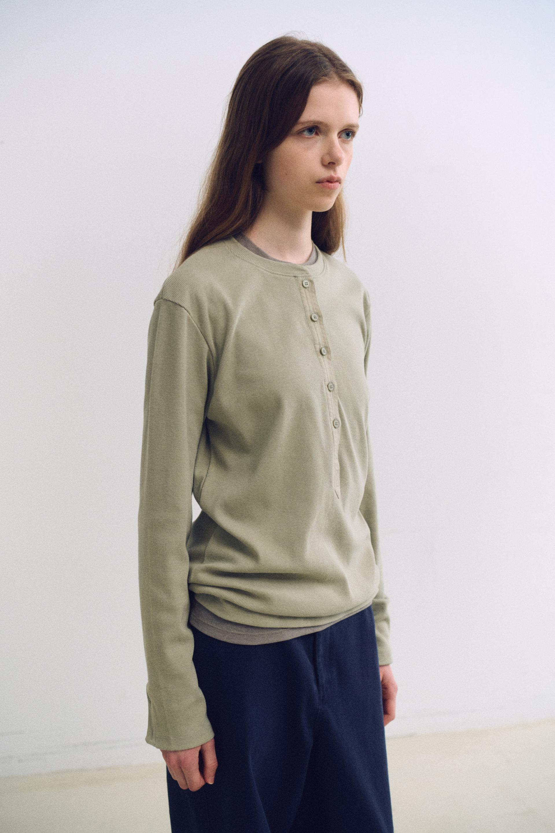 alter deep henley t-shirt (dusty mint)