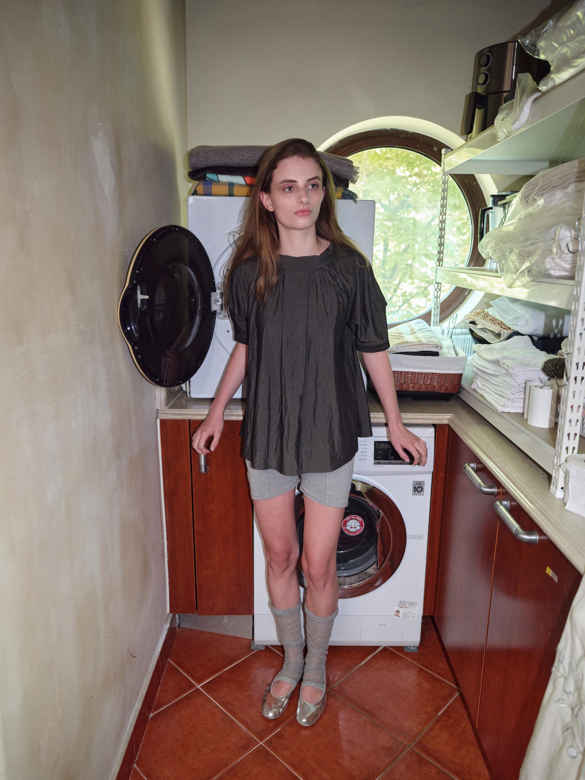 [2차 재입고] arc half blouse (charcoal brown)