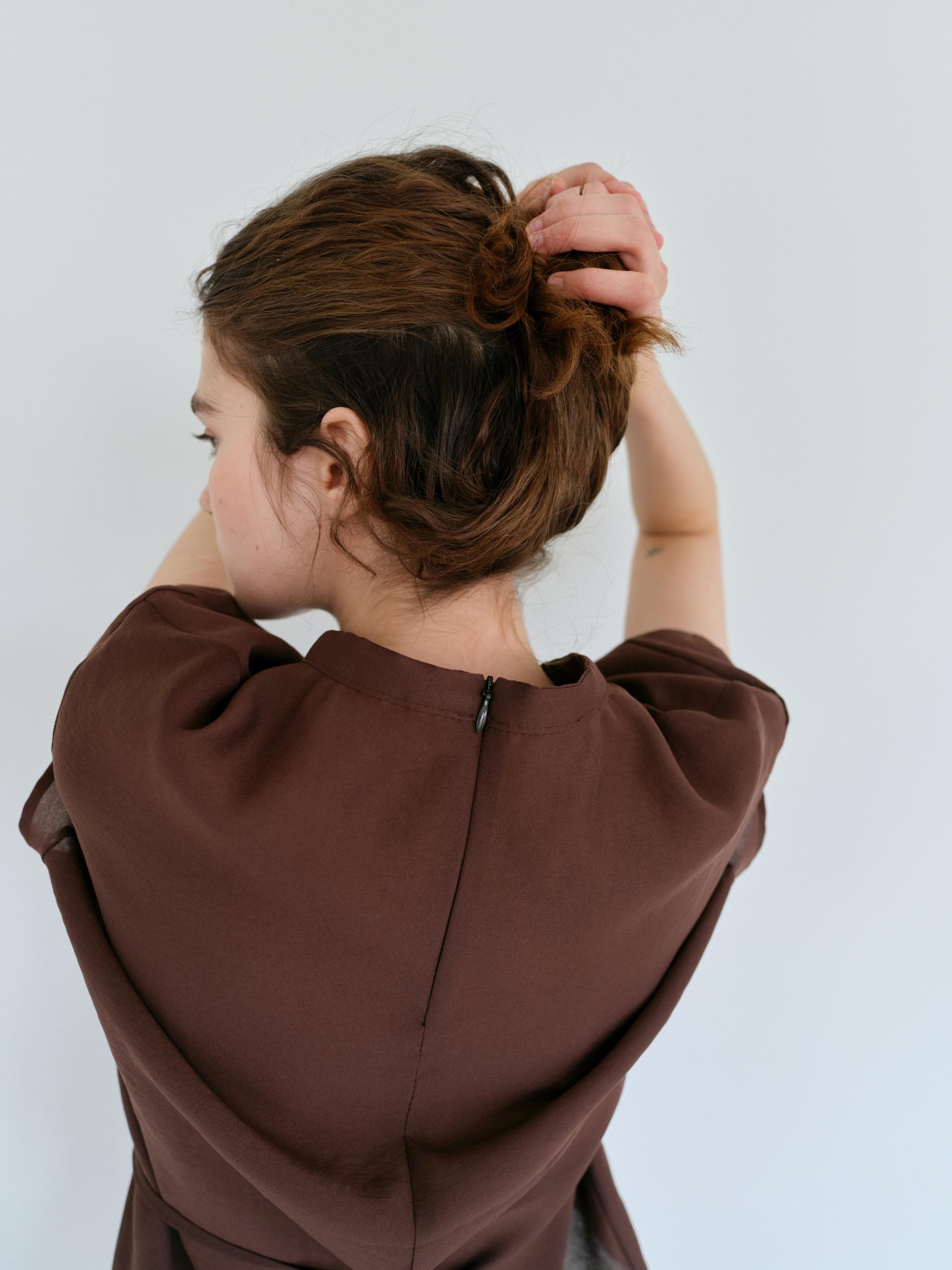veil pleats blouse (brown)