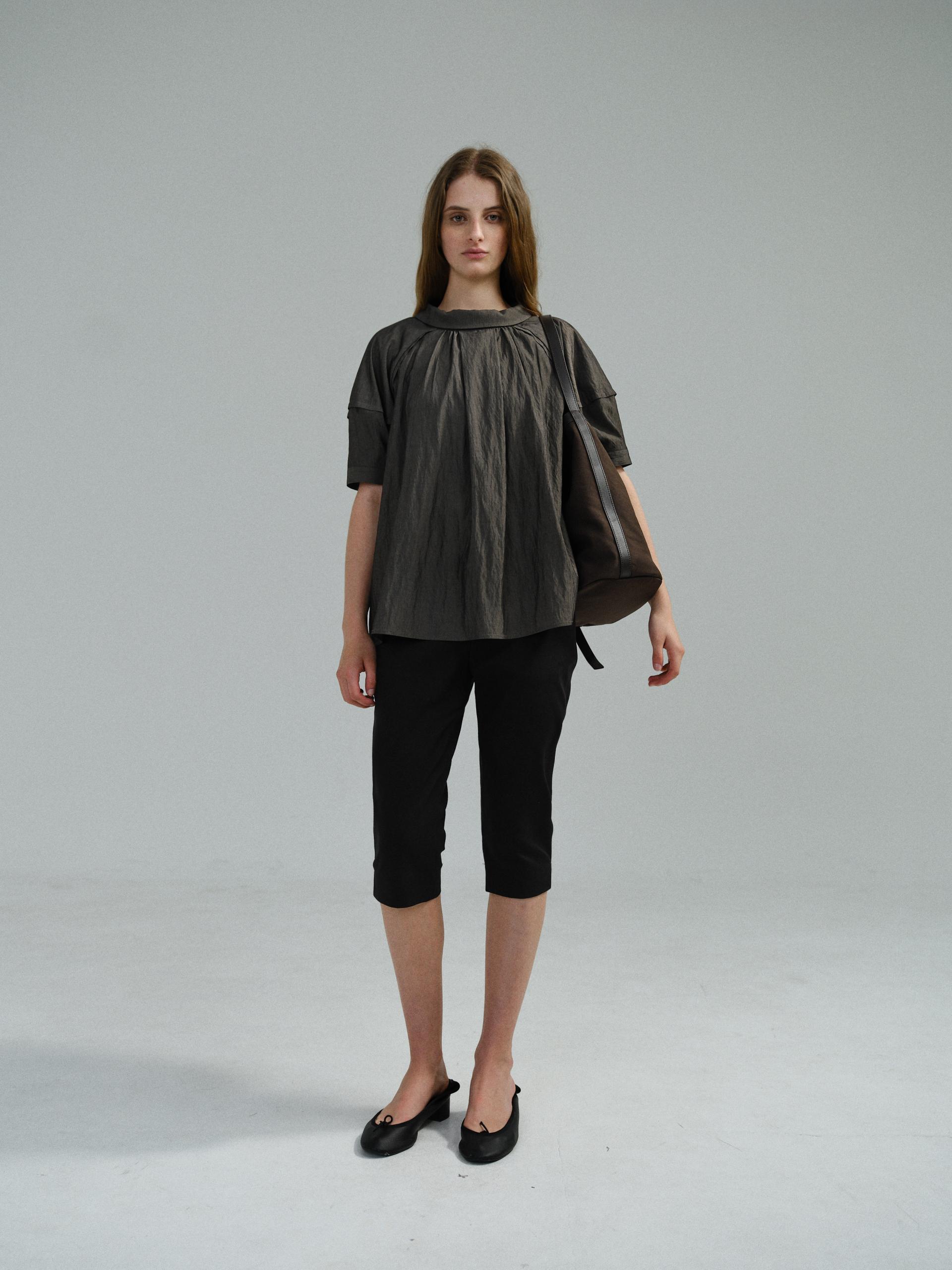 [2차 재입고] arc half blouse (charcoal brown)