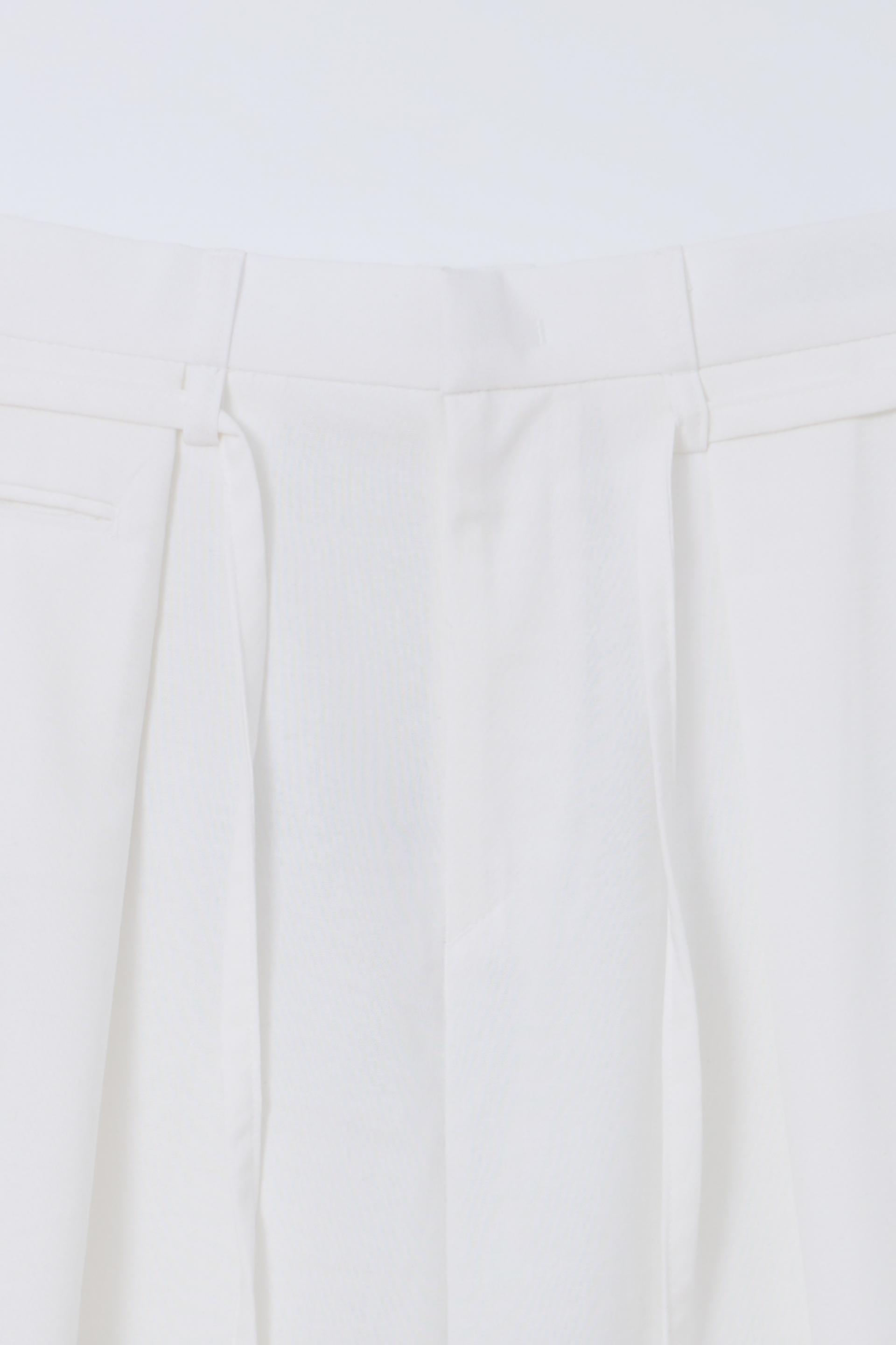 linen tuck bermuda (white)
