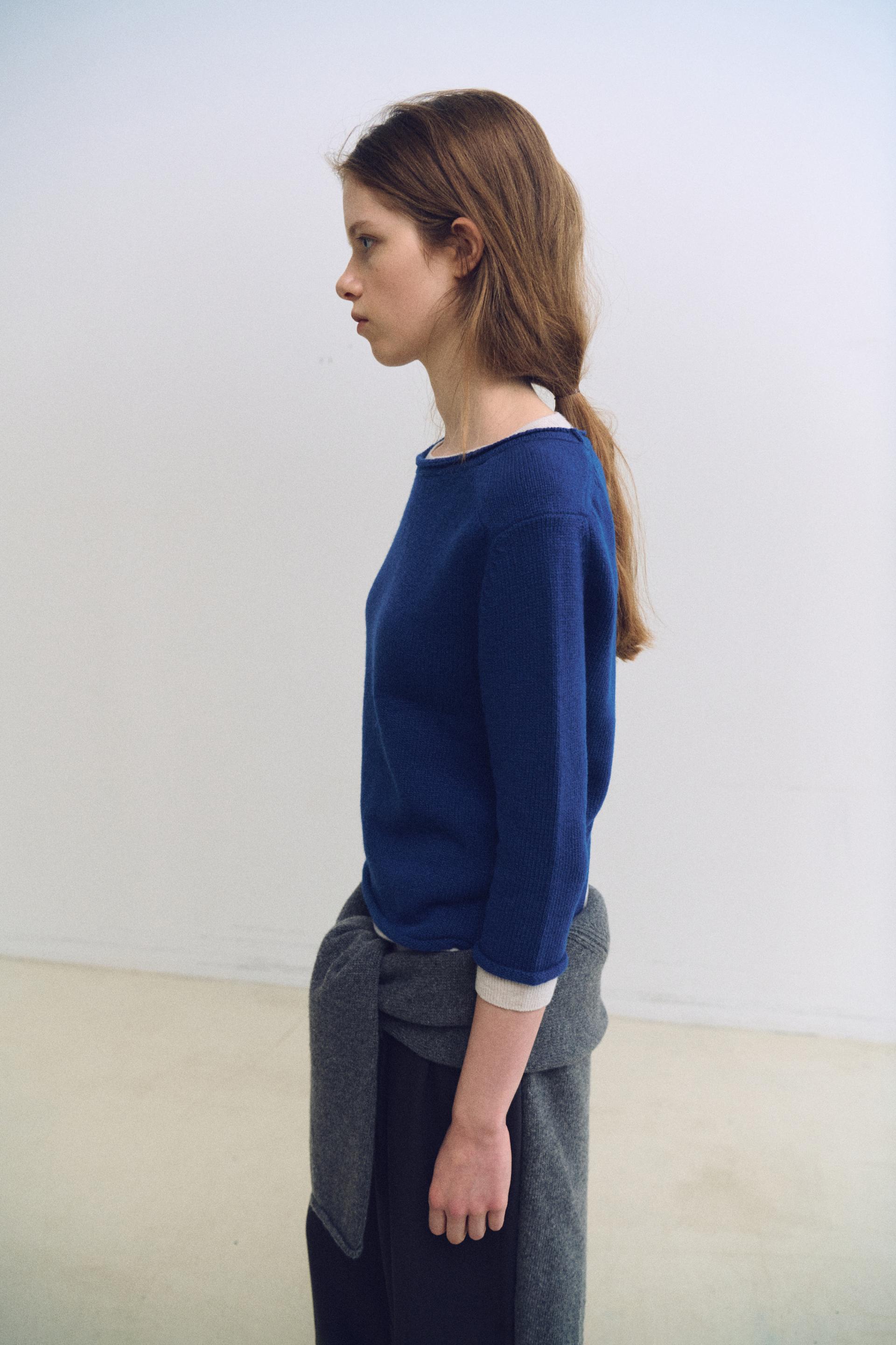 layered roll knit (blue)