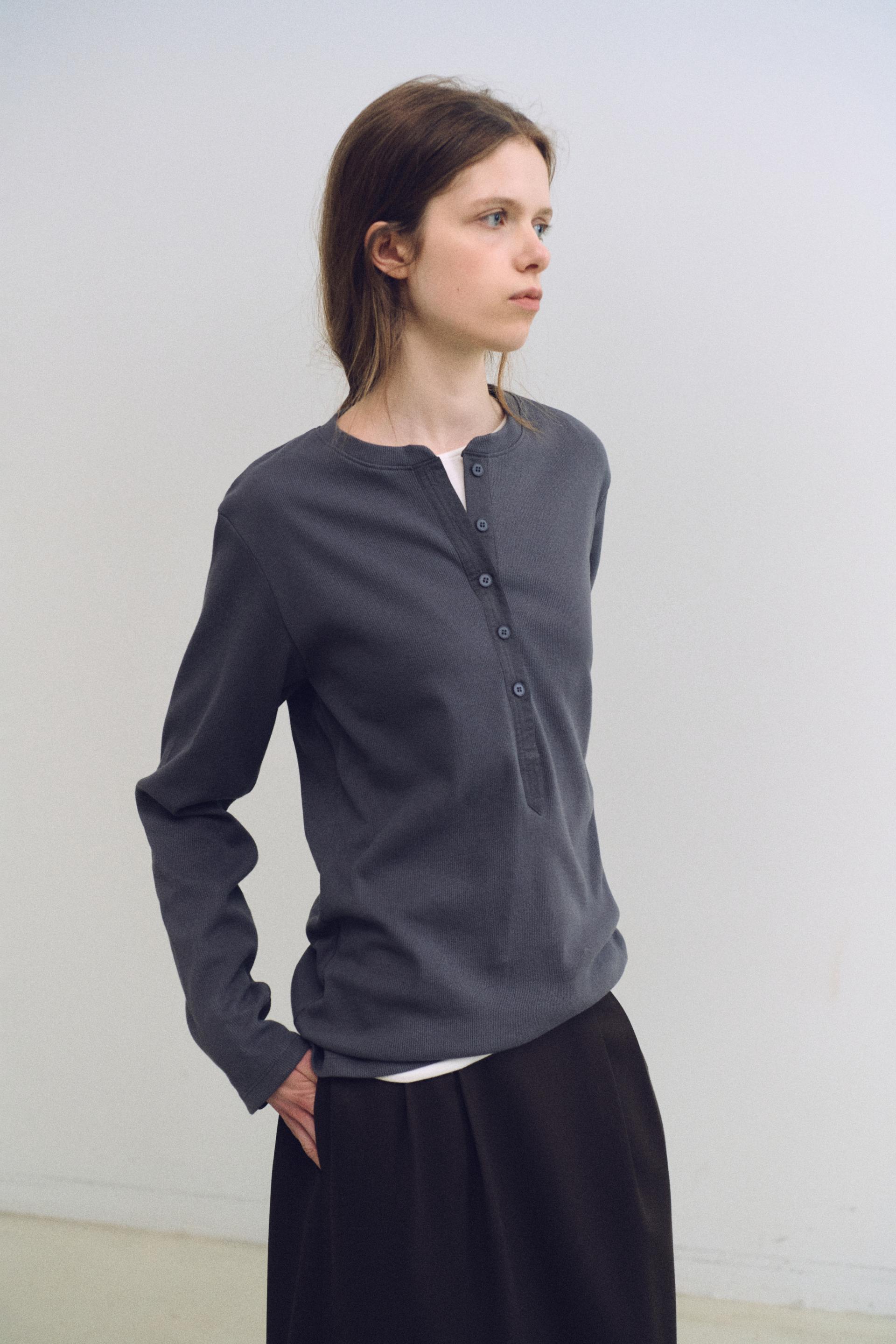 alter deep henley t-shirt (charcoal)