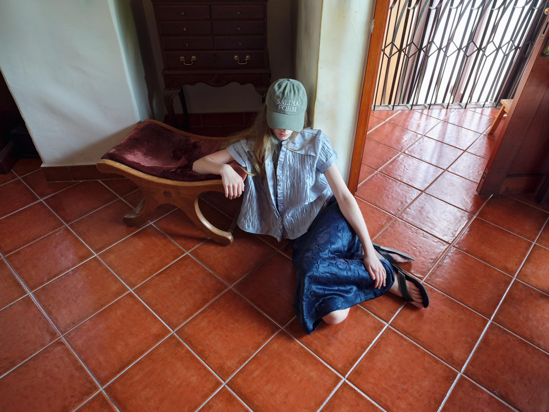 putty satin skirt (navy)