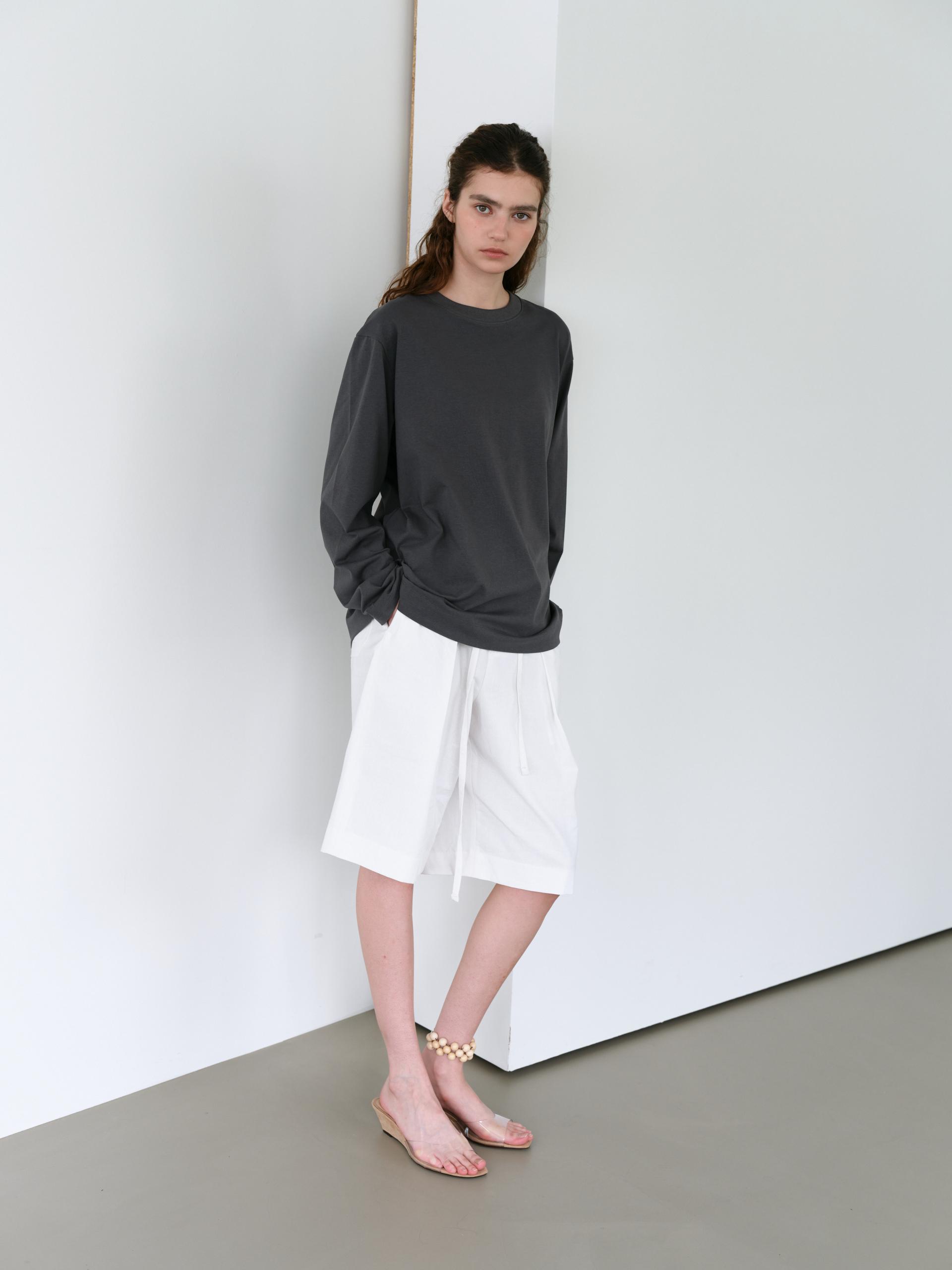 linen tuck bermuda (white)