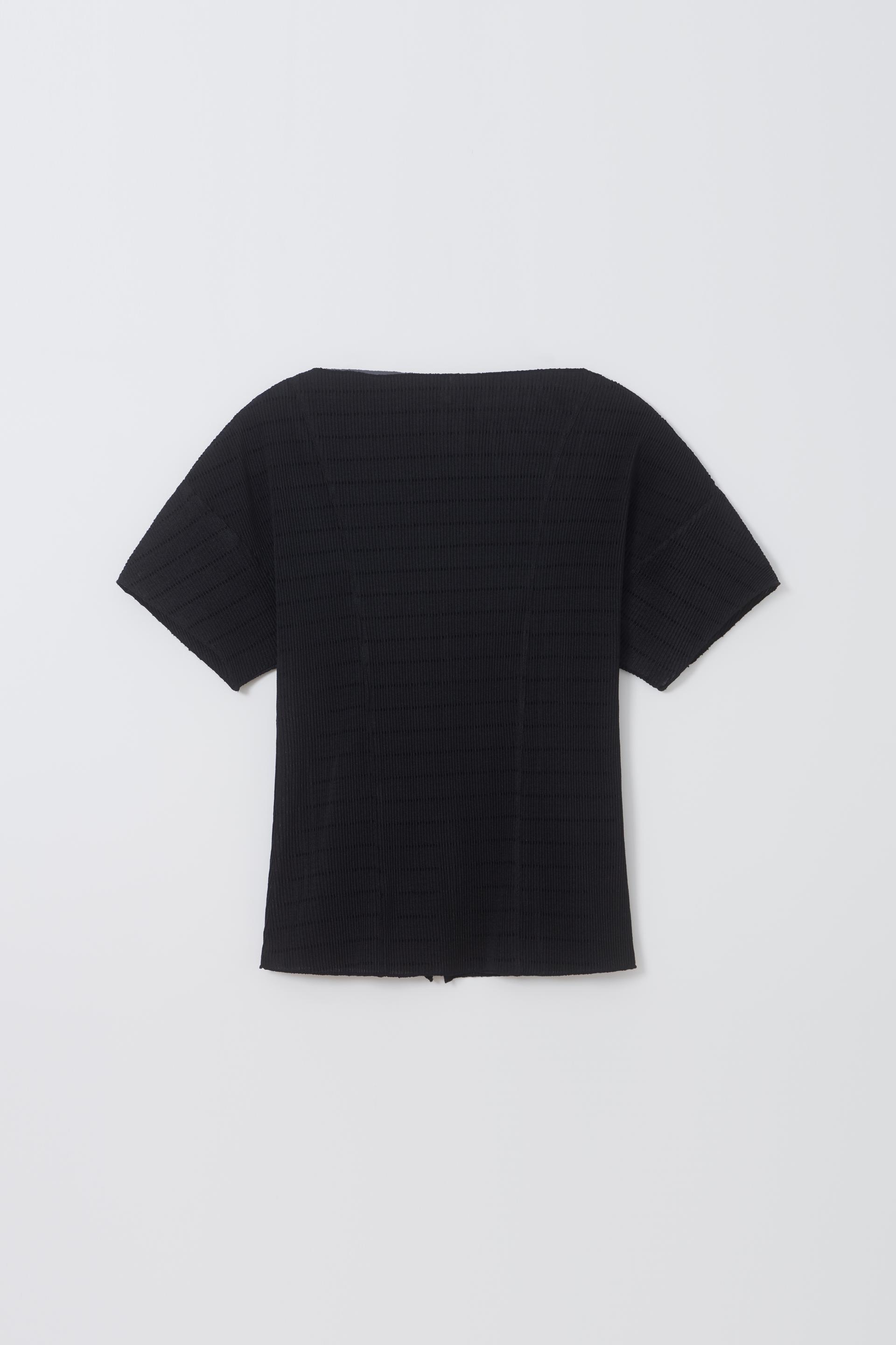 pleats seam half blouse (black)