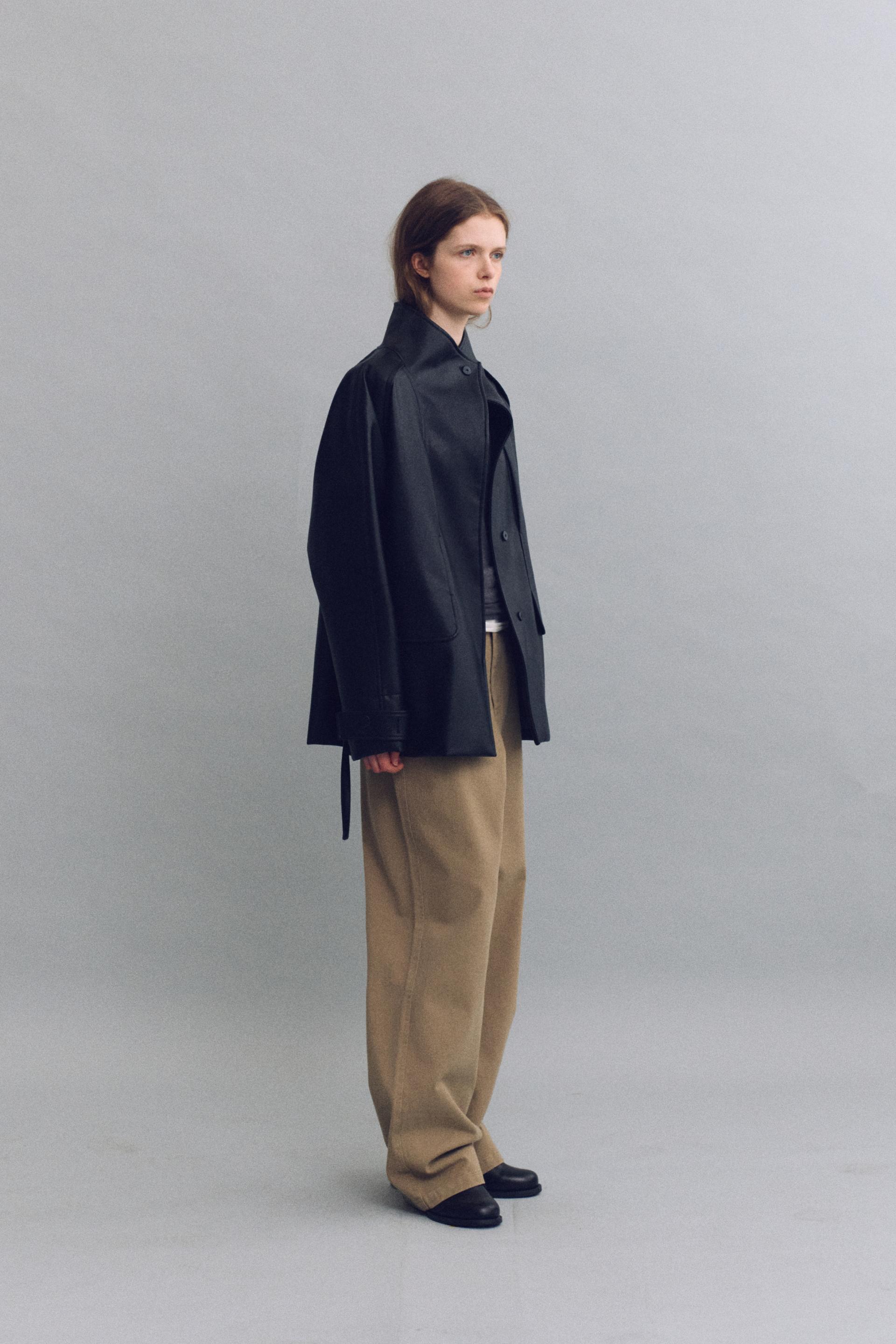 [4차 재입고 9/8 순차배송] vent half trench coat (leather black)