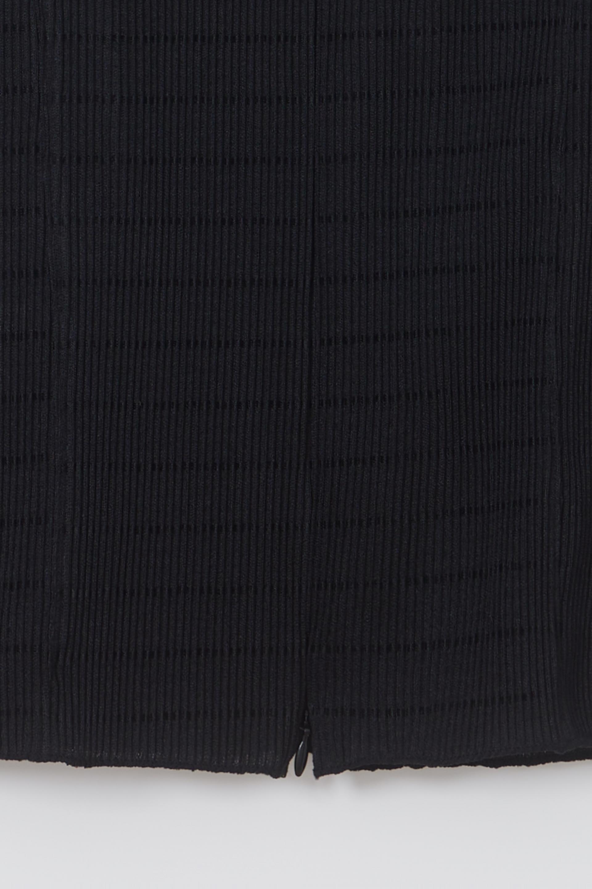pleats seam half blouse (black)