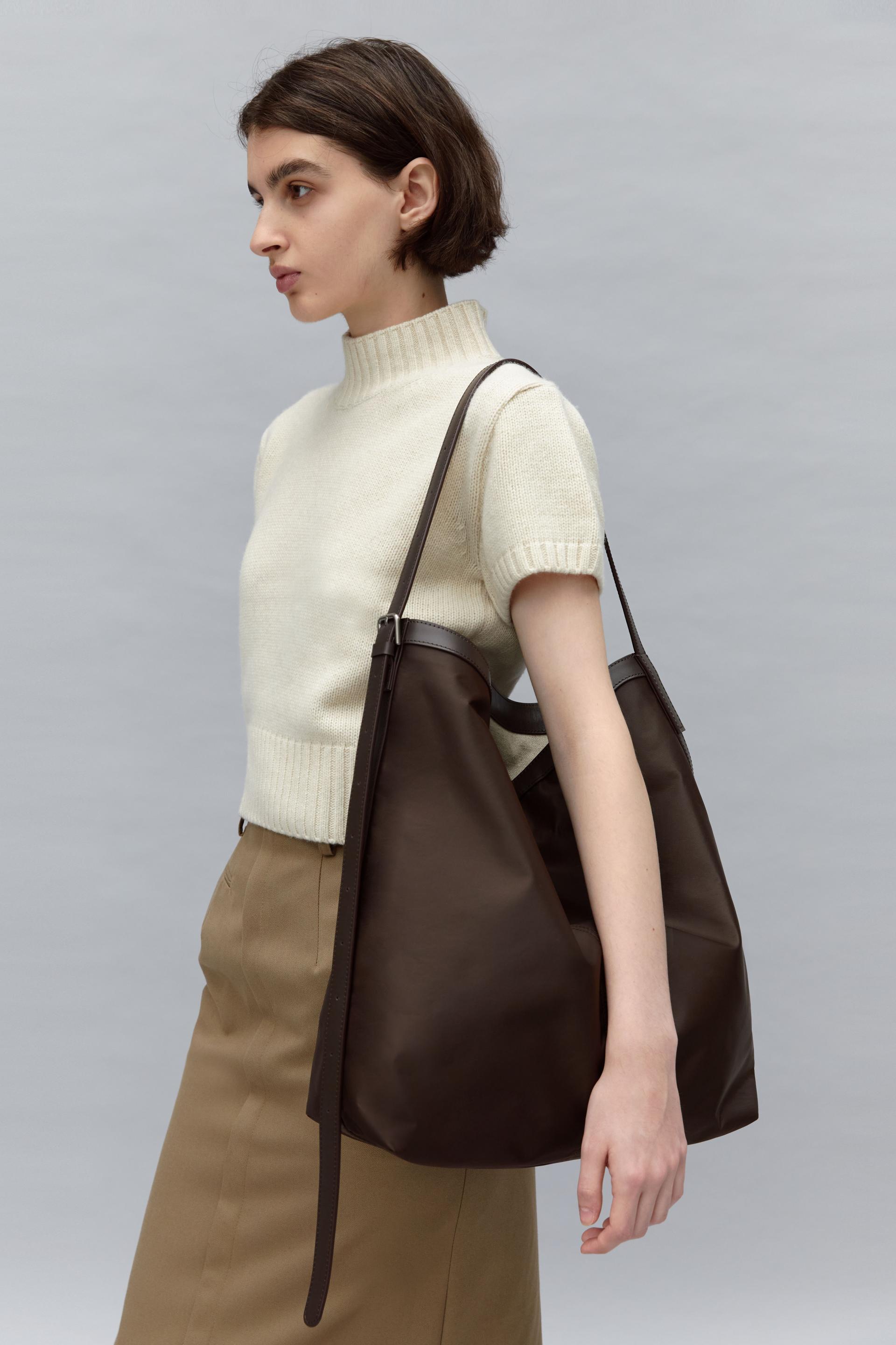 韓国商品/AUBOUR trimming bag(男女共用) 5차 재입고] trimming bag (brown) : AUBOUR - 아우브아워