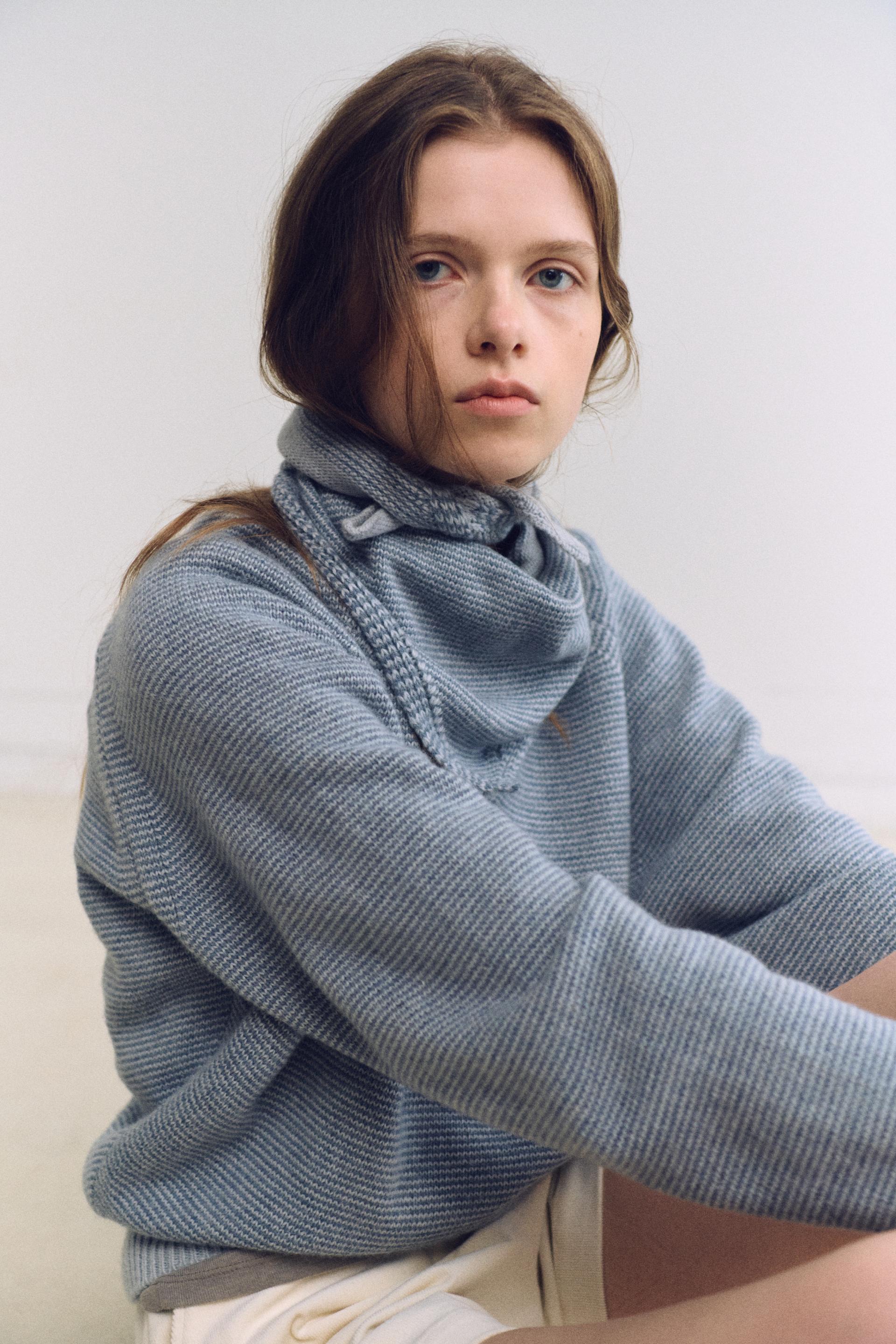 pipe v-neck knit (stripe sky blue)
