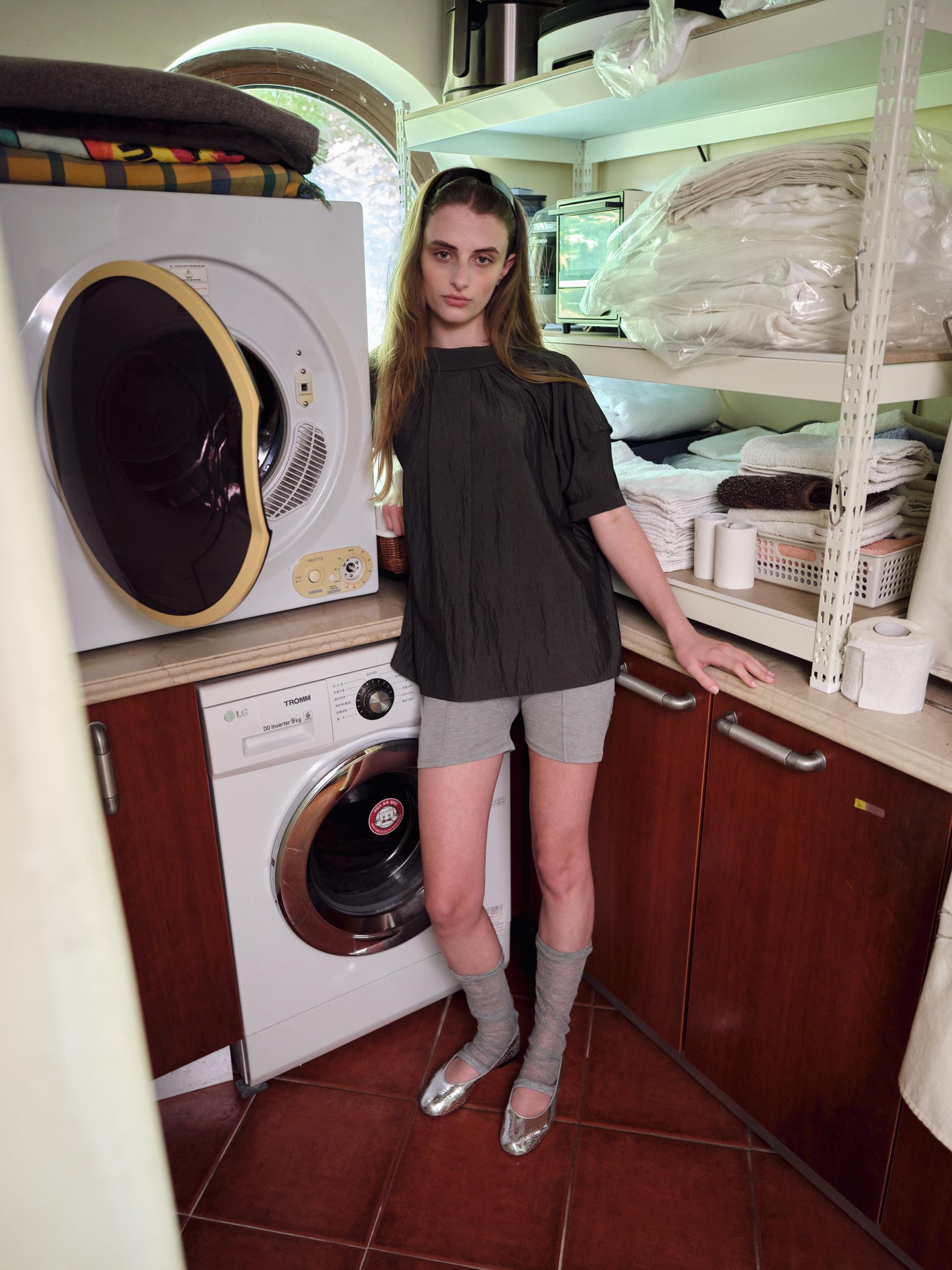 [2차 재입고] arc half blouse (charcoal brown)