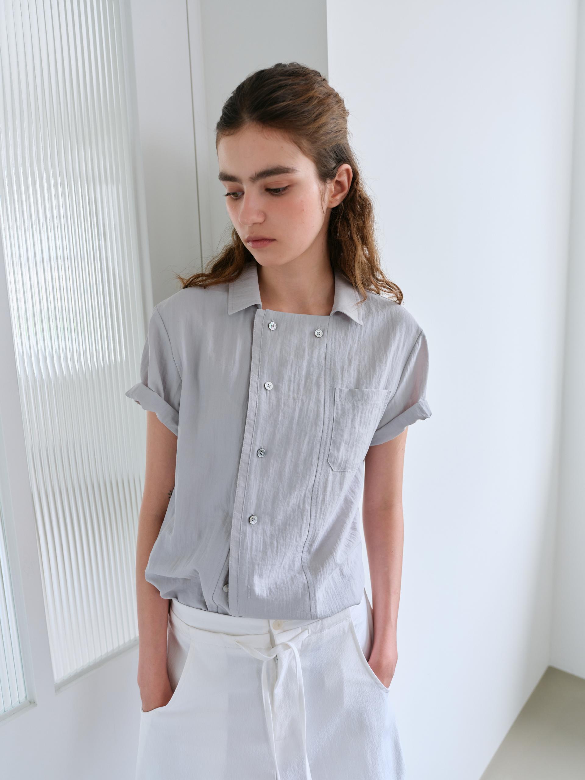 overlap half shirt (dusty sky)