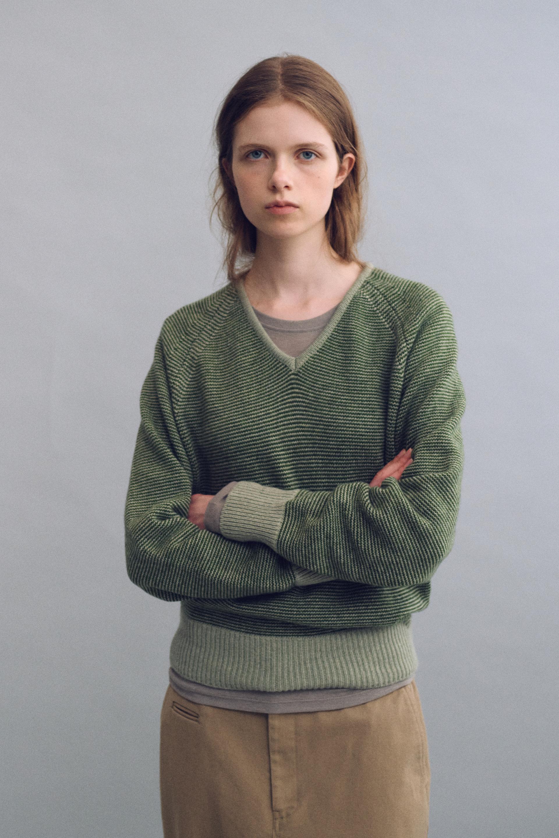 pipe v-neck knit (stripe green)