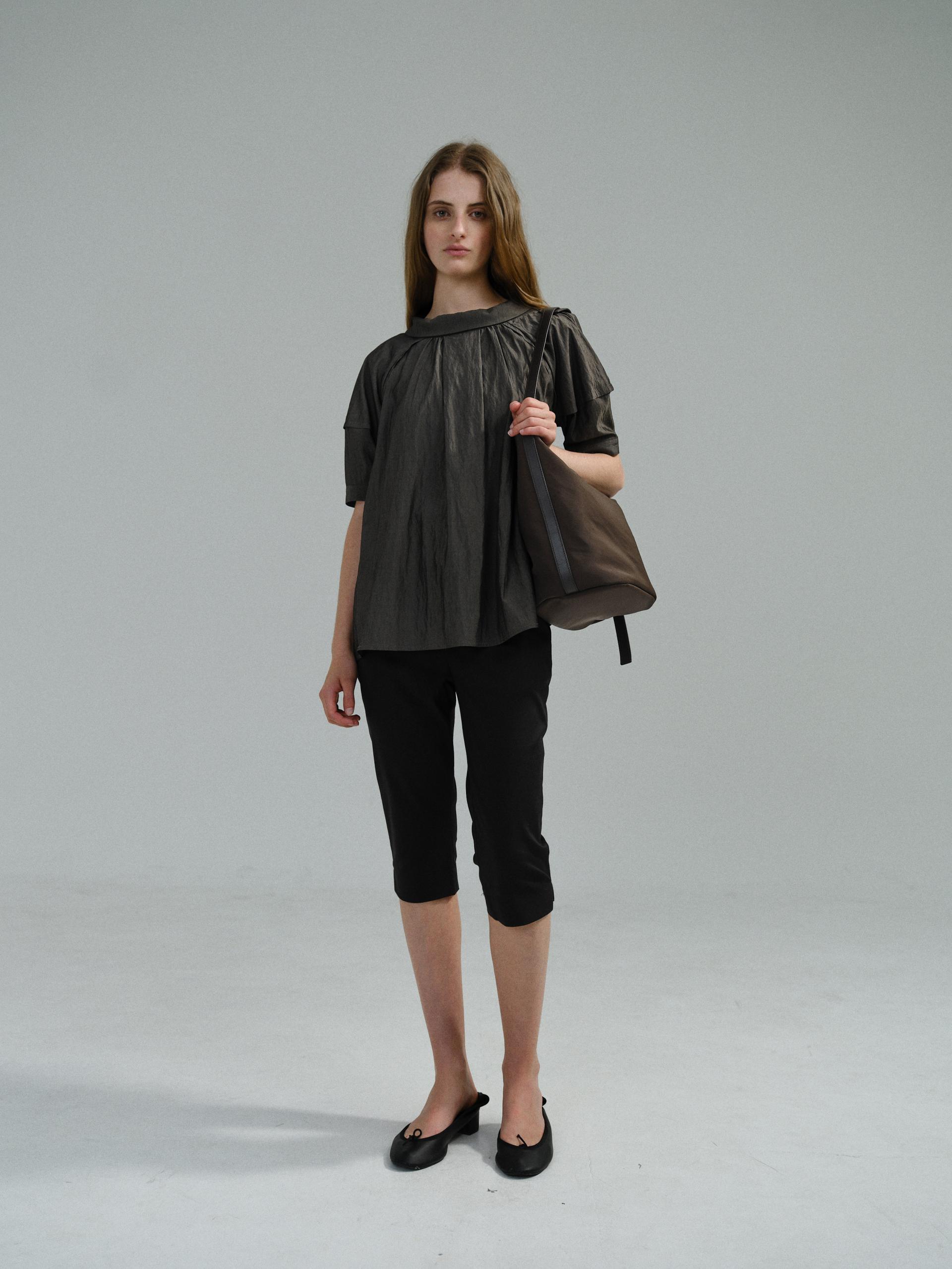 [2차 재입고] arc half blouse (charcoal brown)