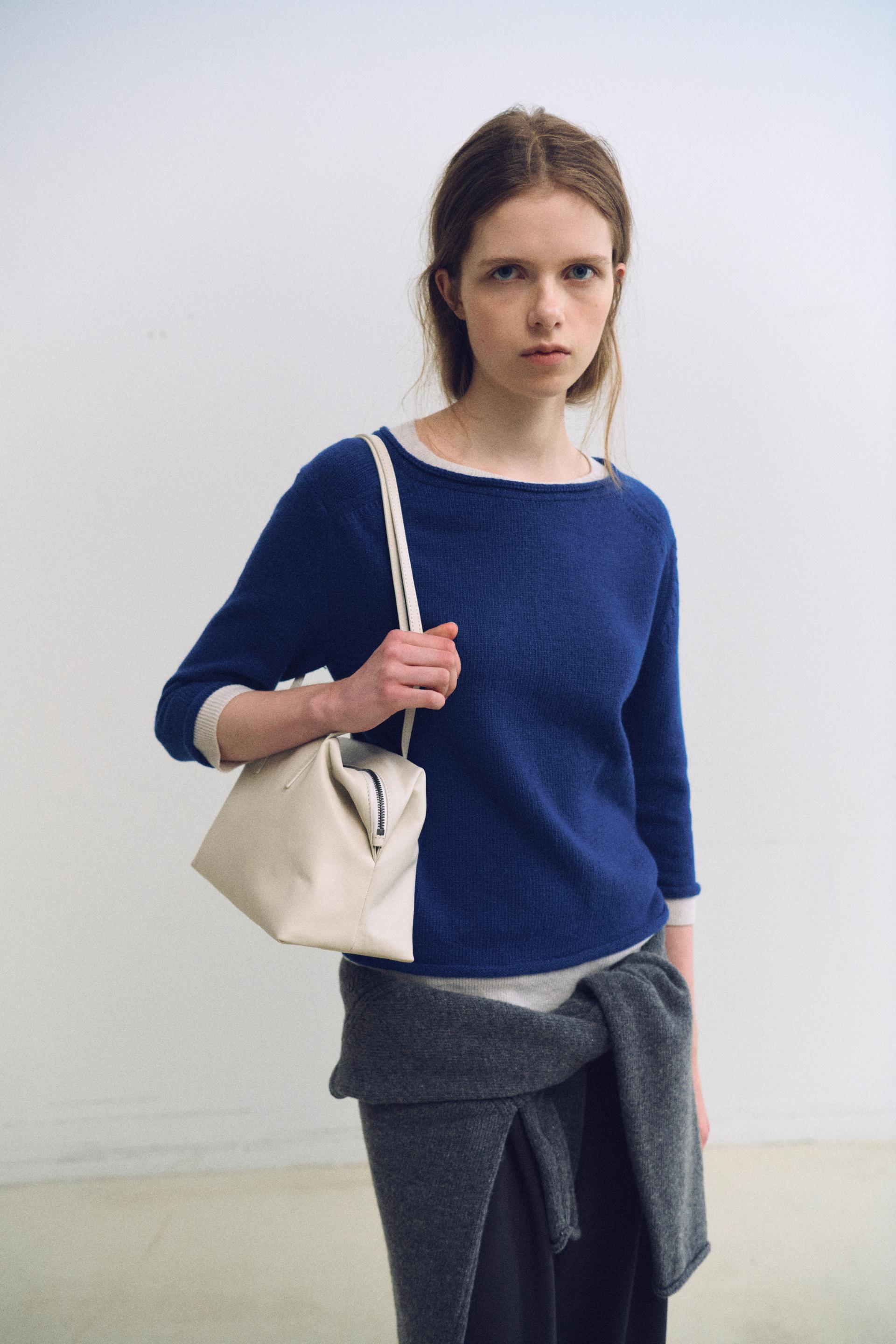 layered roll knit (blue)