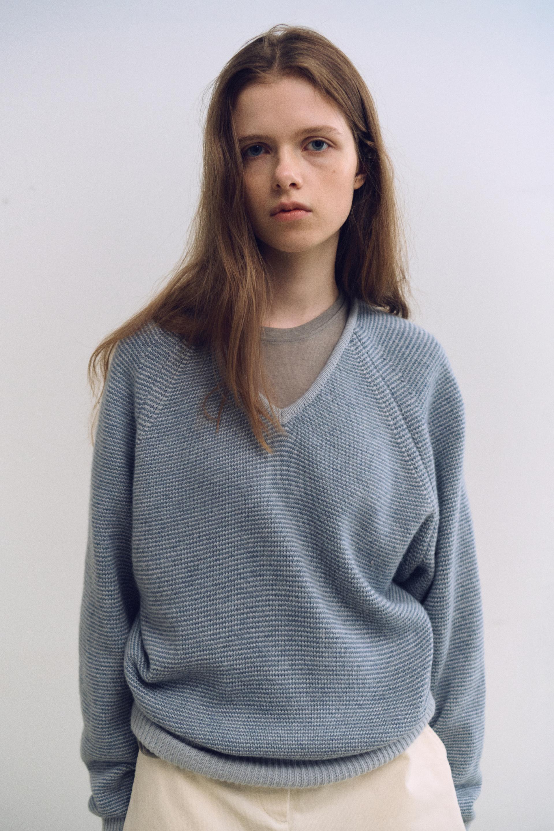 pipe v-neck knit (stripe sky blue)