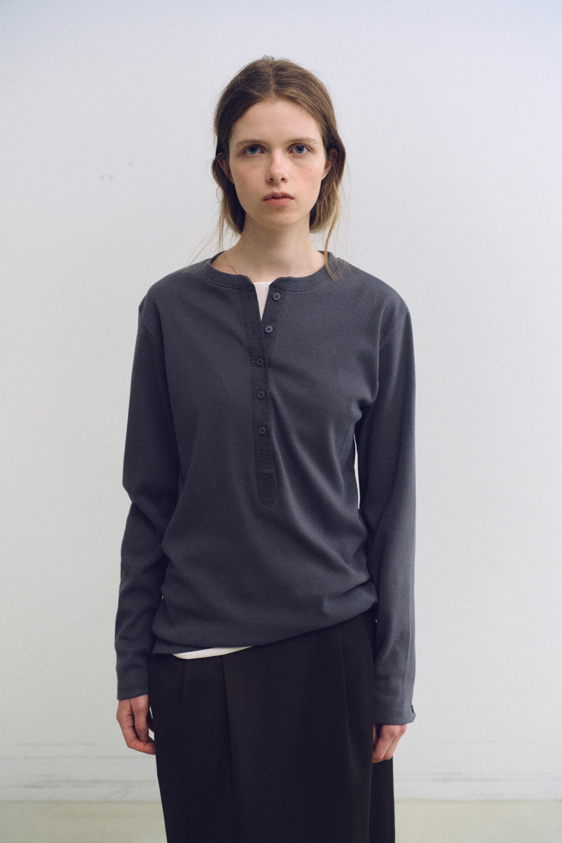 alter deep henley t-shirt (charcoal)
