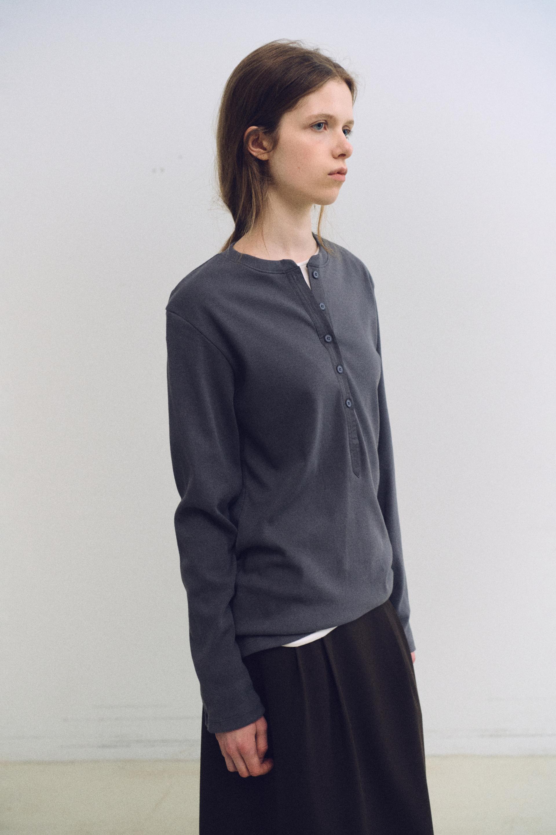 alter deep henley t-shirt (charcoal)