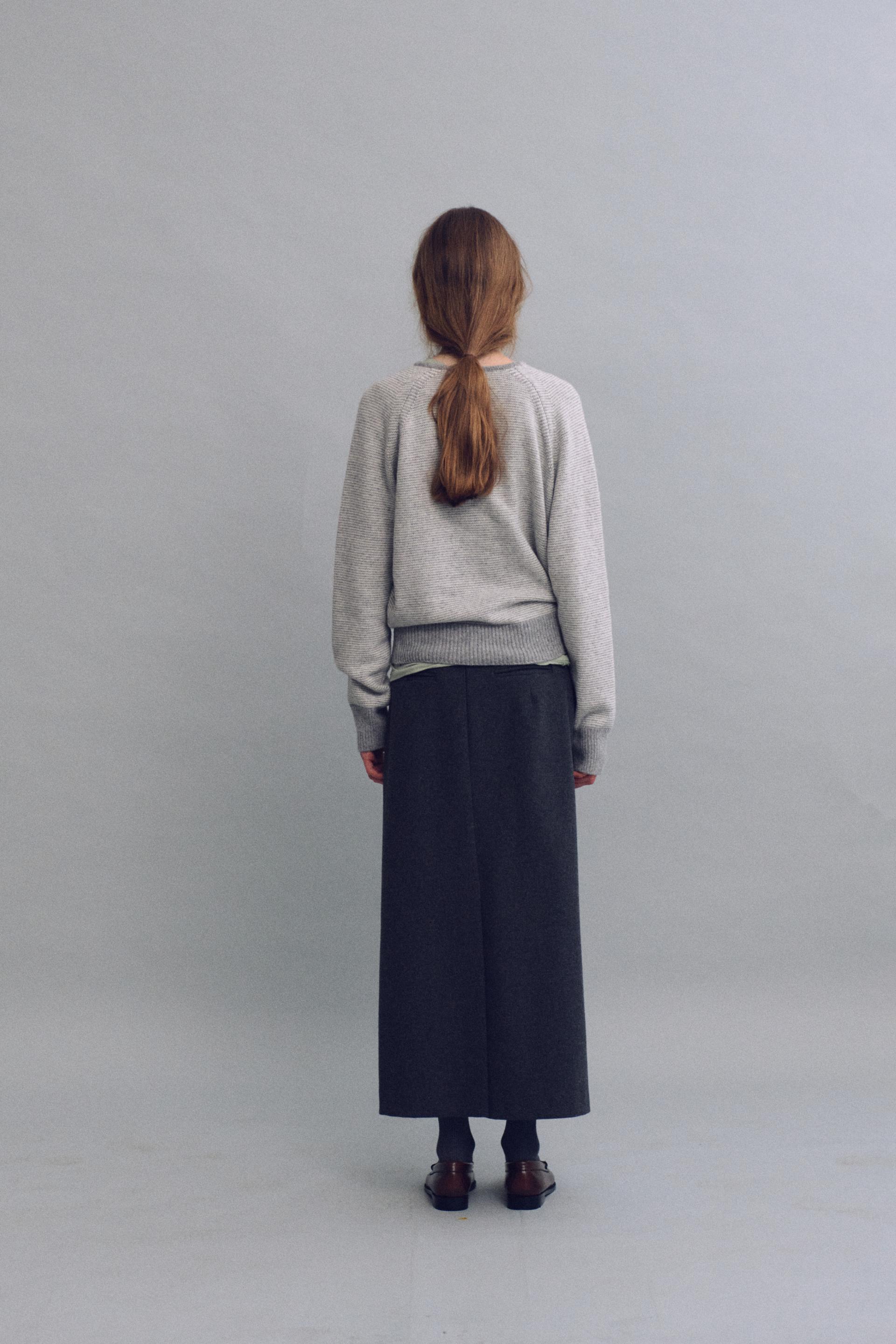 pipe v-neck knit (stripe light grey)