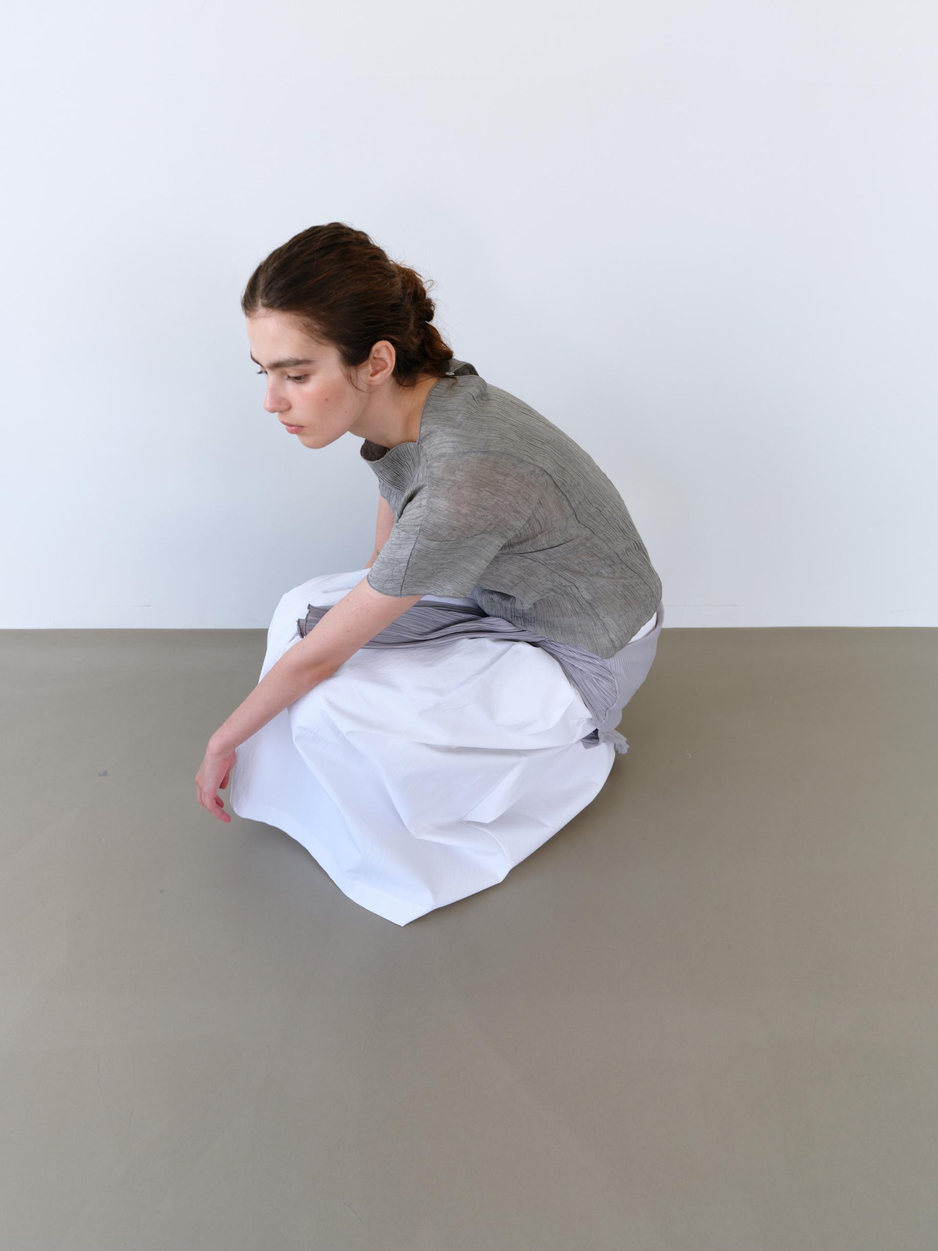 [4차 재입고 7/10 순차배송] pleats seam half blouse (grey)
