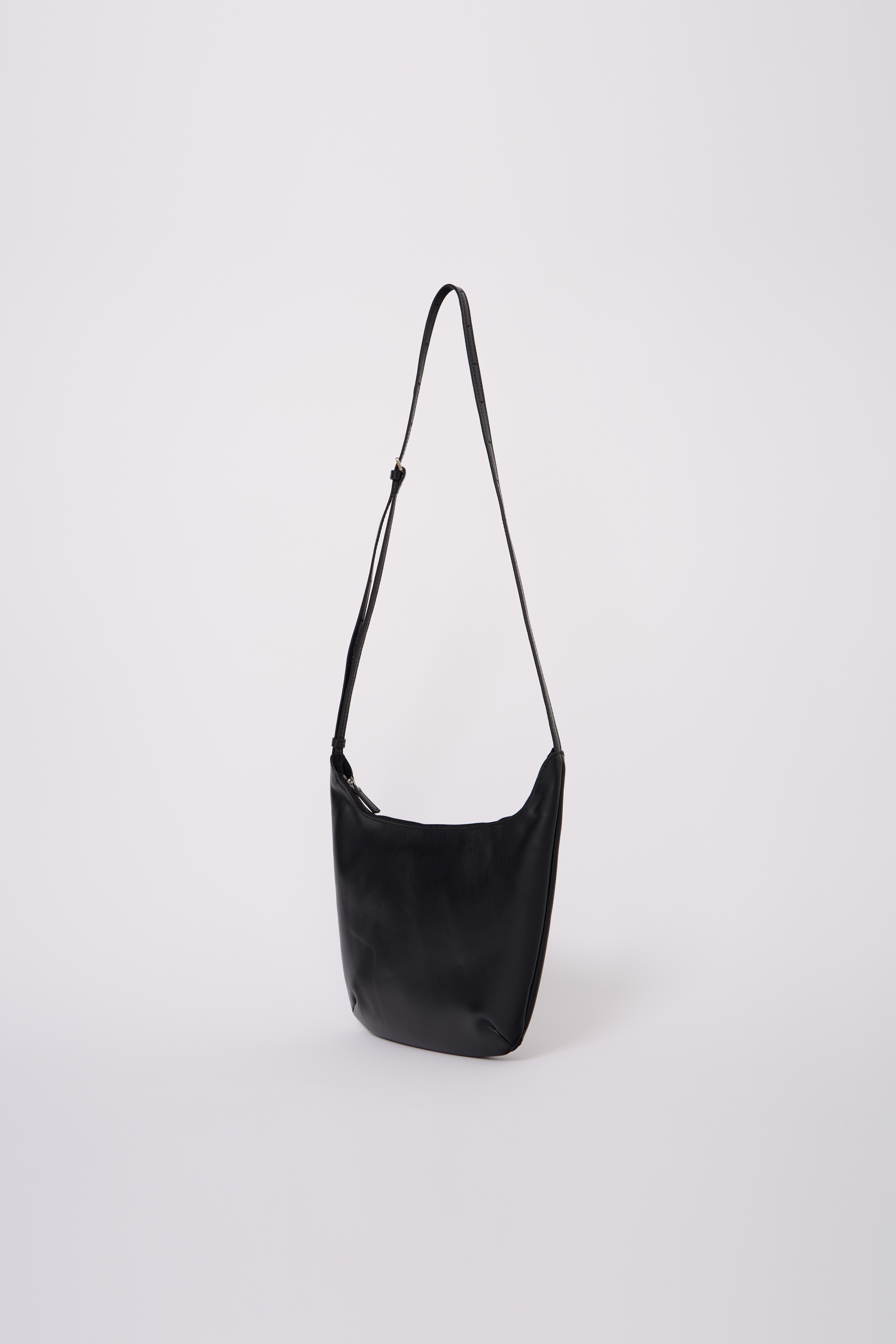 arc lamb hobo bag (black)