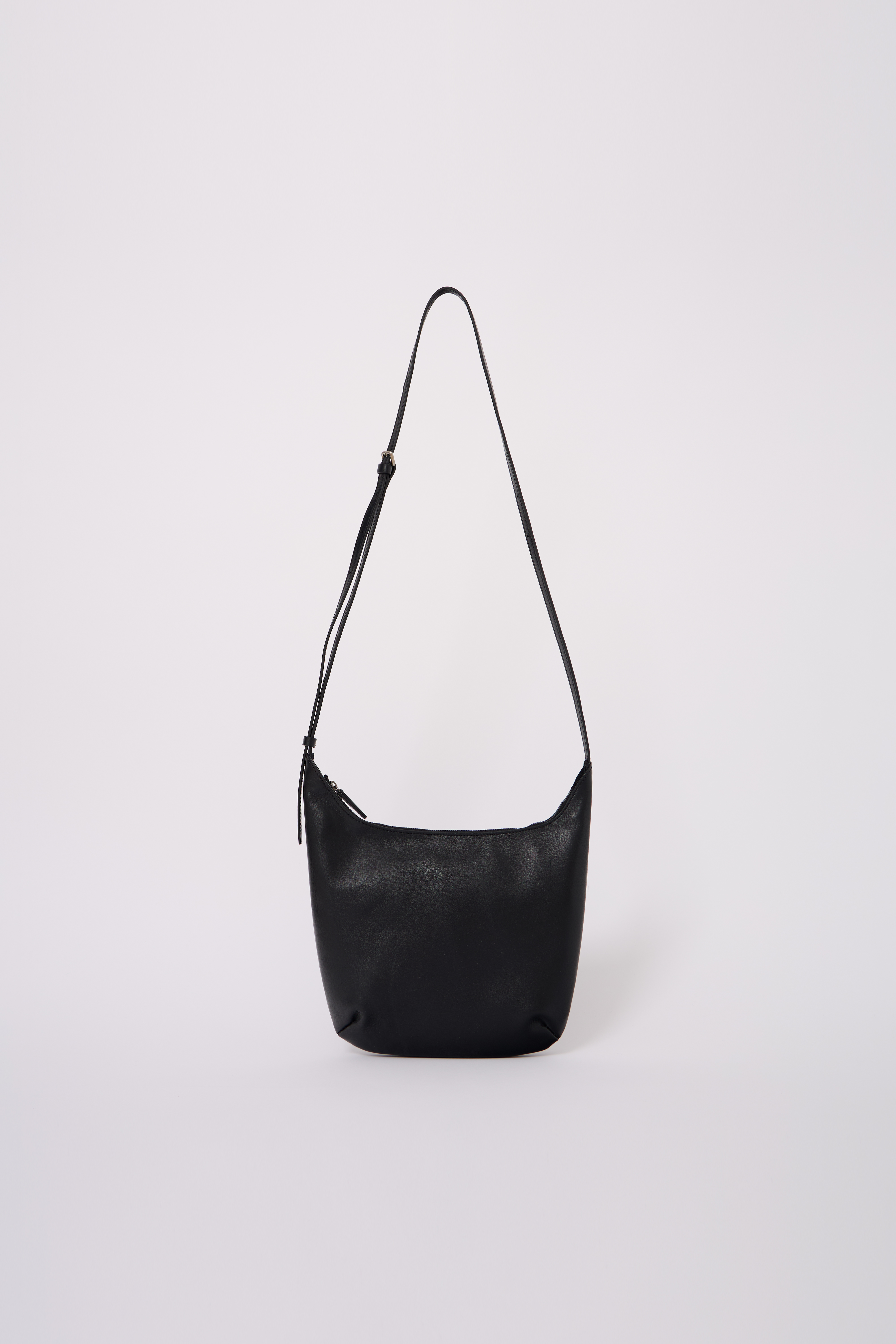 arc lamb hobo bag (black)