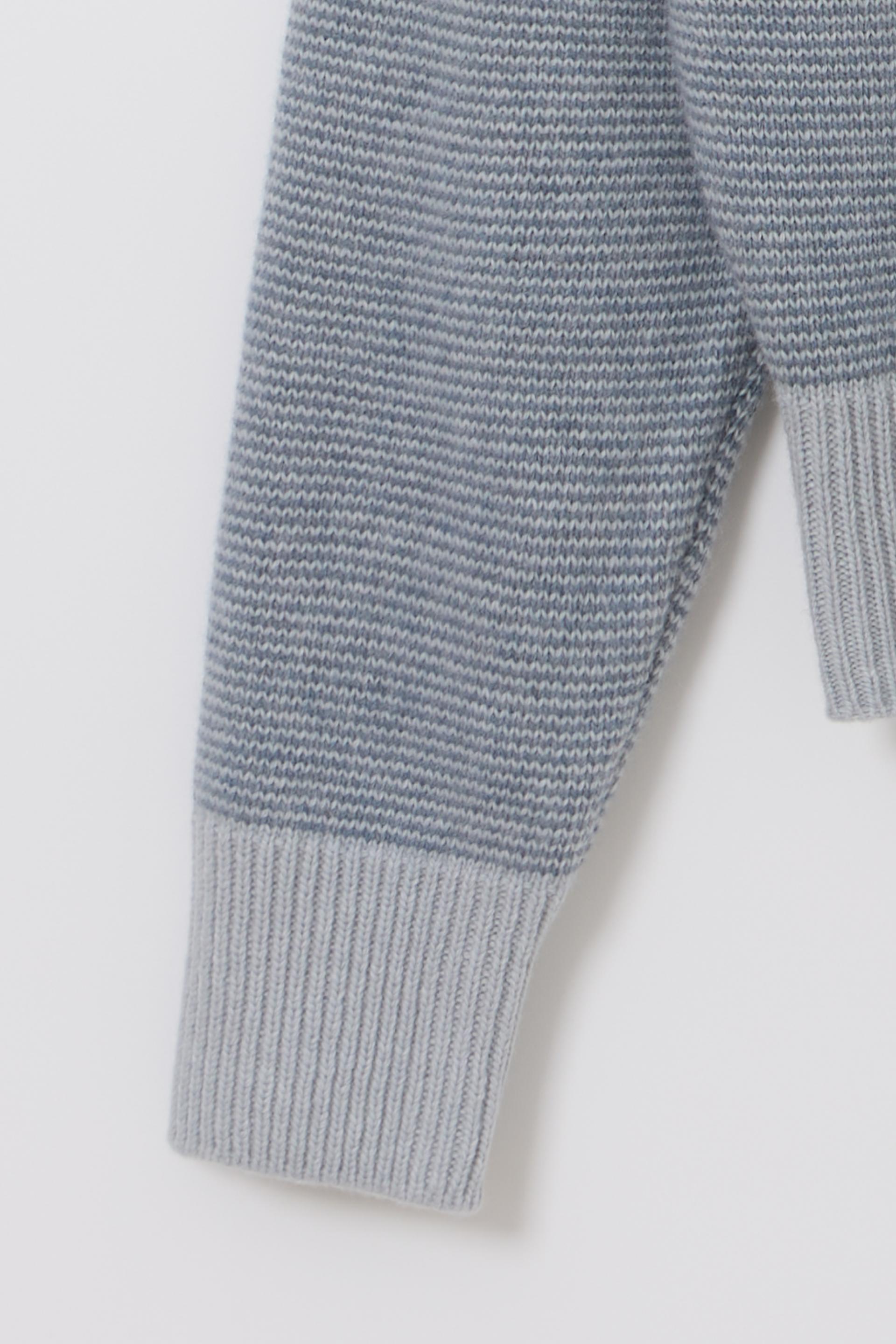 [2차 재입고] pipe v-neck knit (stripe sky blue)