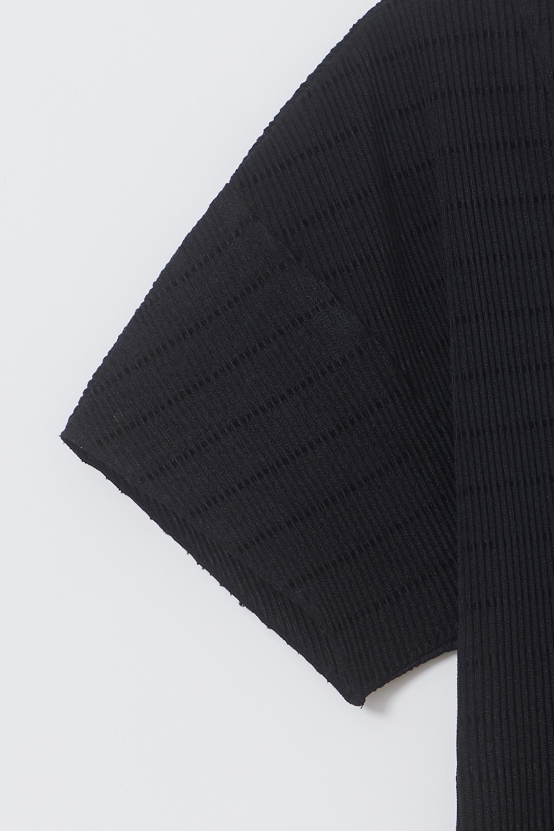 pleats seam half blouse (black)