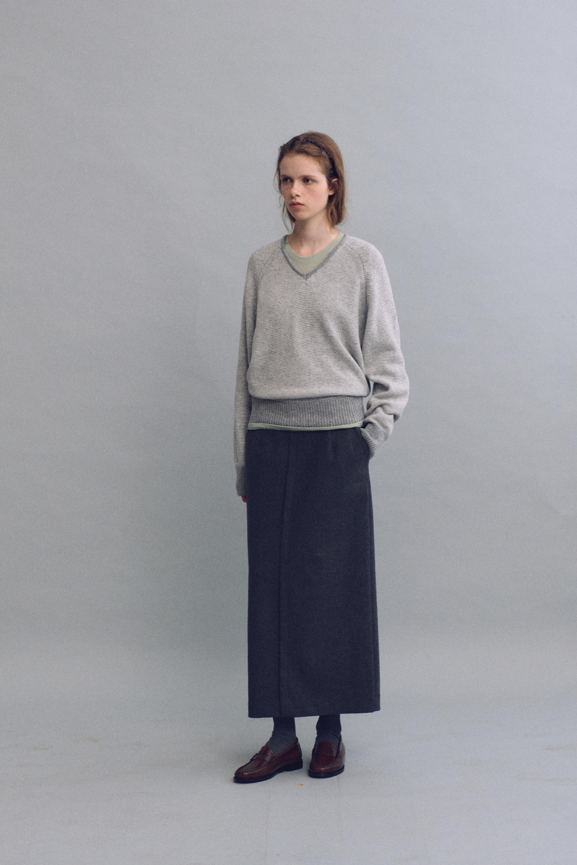 pipe v-neck knit (stripe light grey)