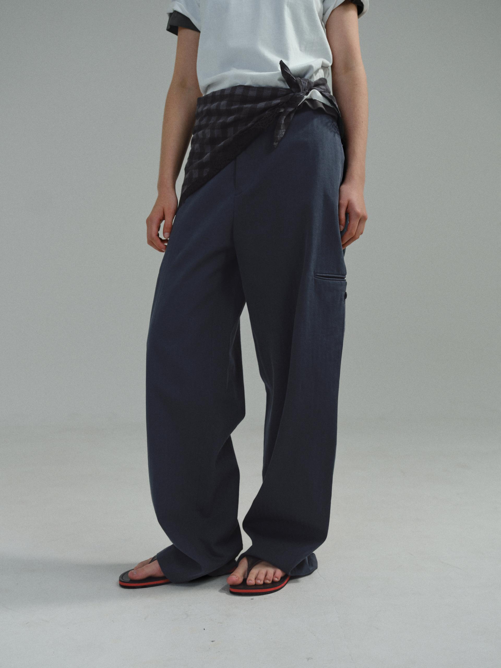 curved triple lip pants (herringbone navy)