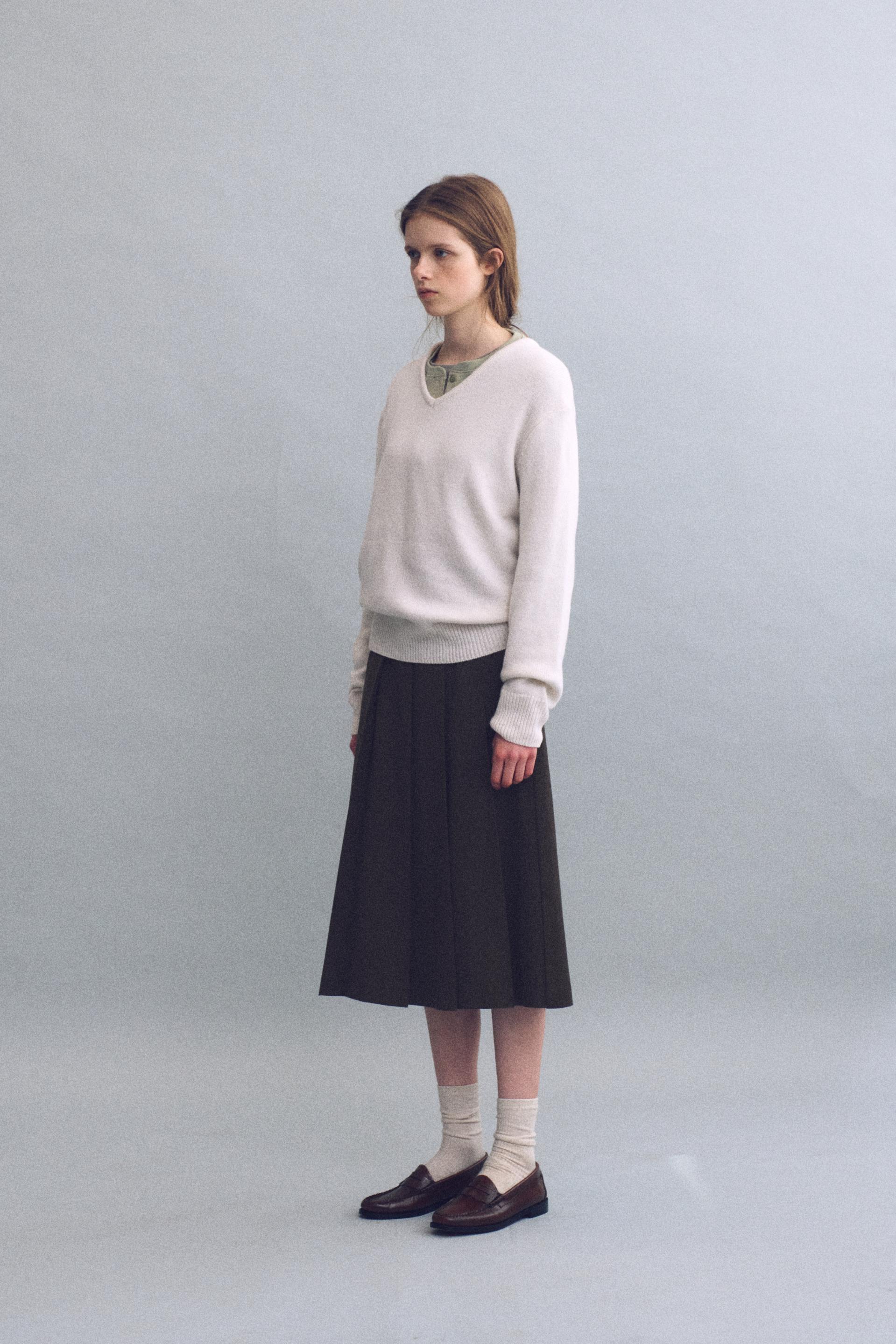 pipe v-neck knit (ivory)