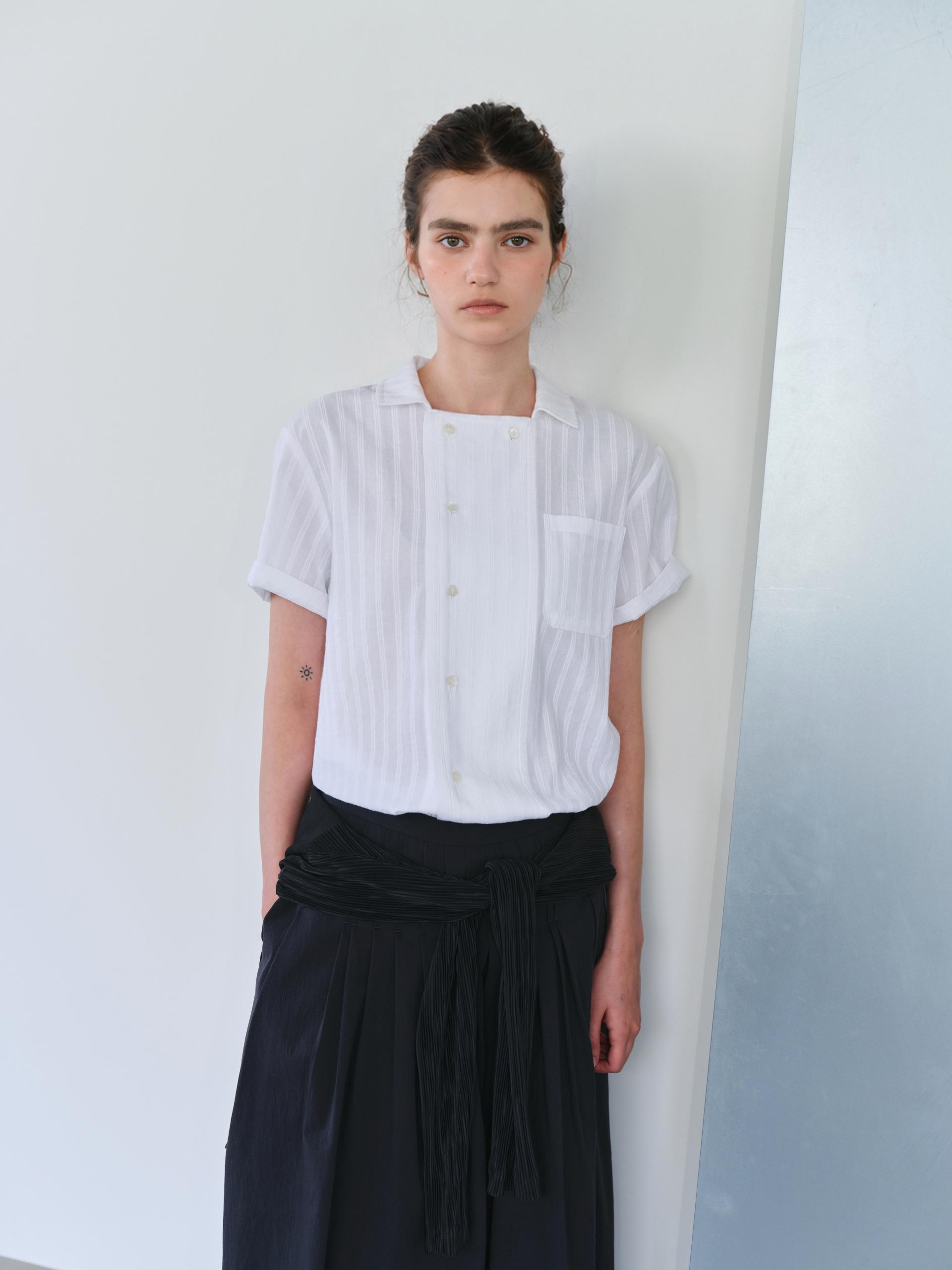 overlap half shirt (white stripe)