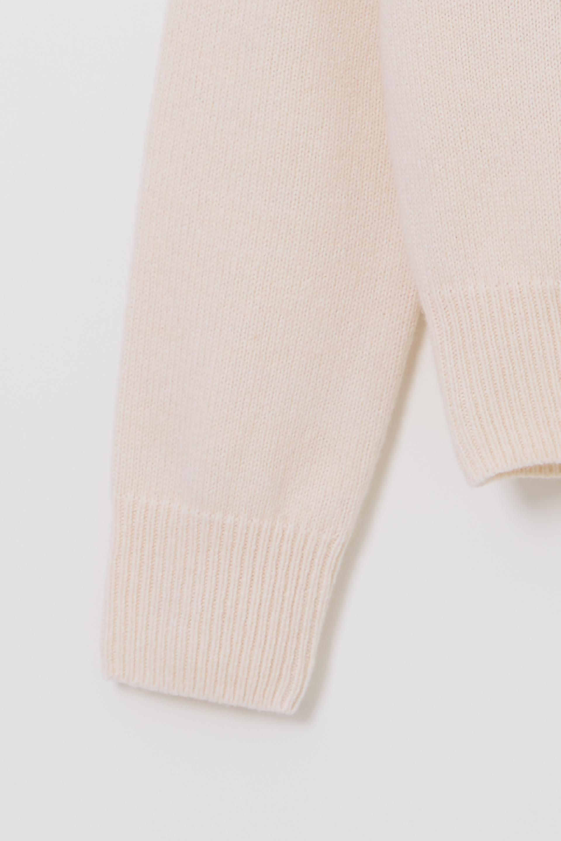 pipe v-neck knit (ivory)