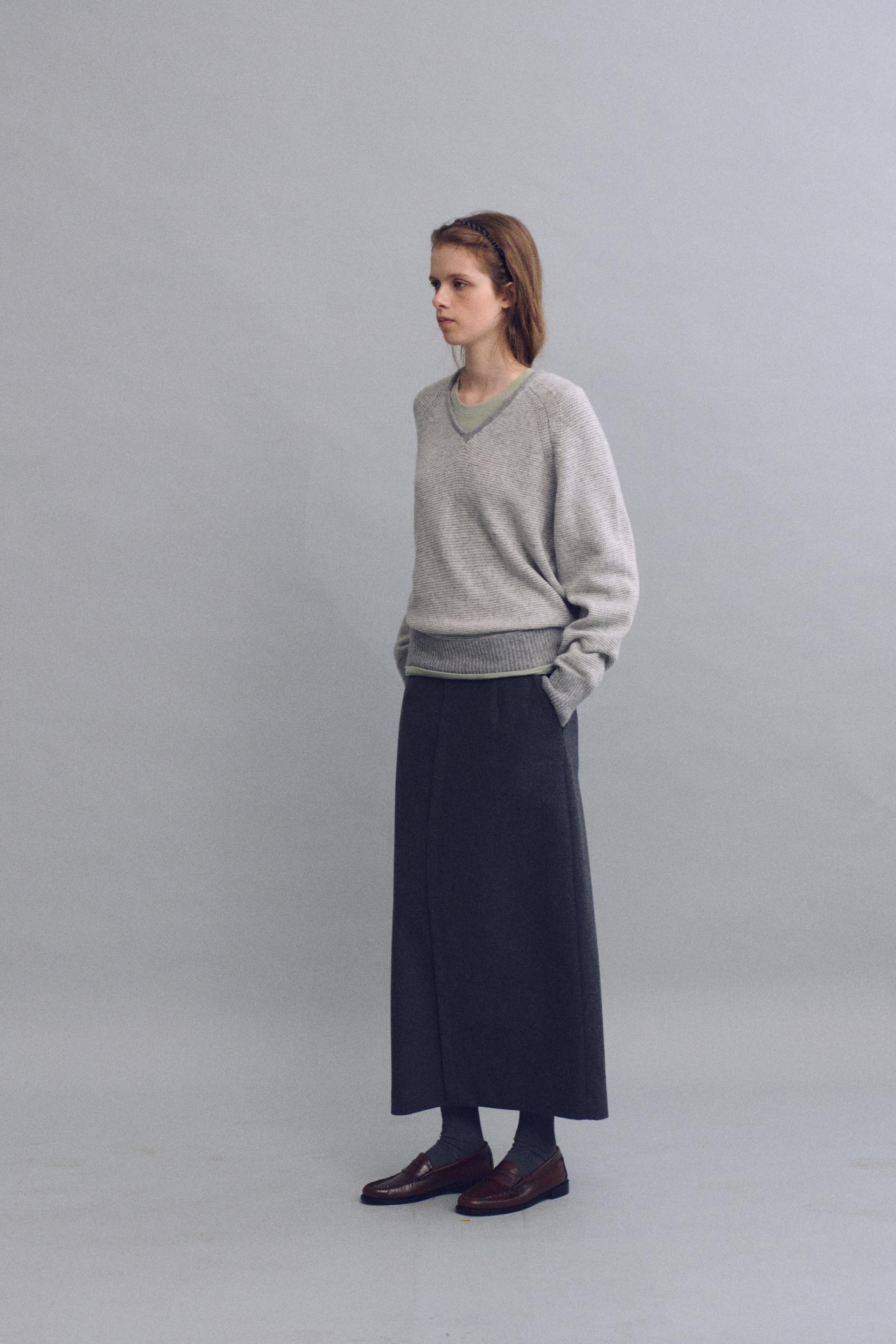 pipe v-neck knit (stripe light grey)