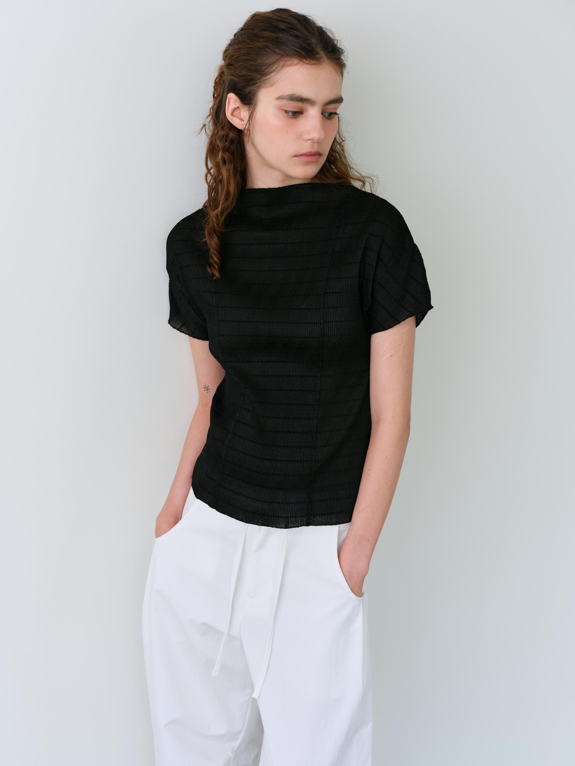 pleats seam half blouse (black)