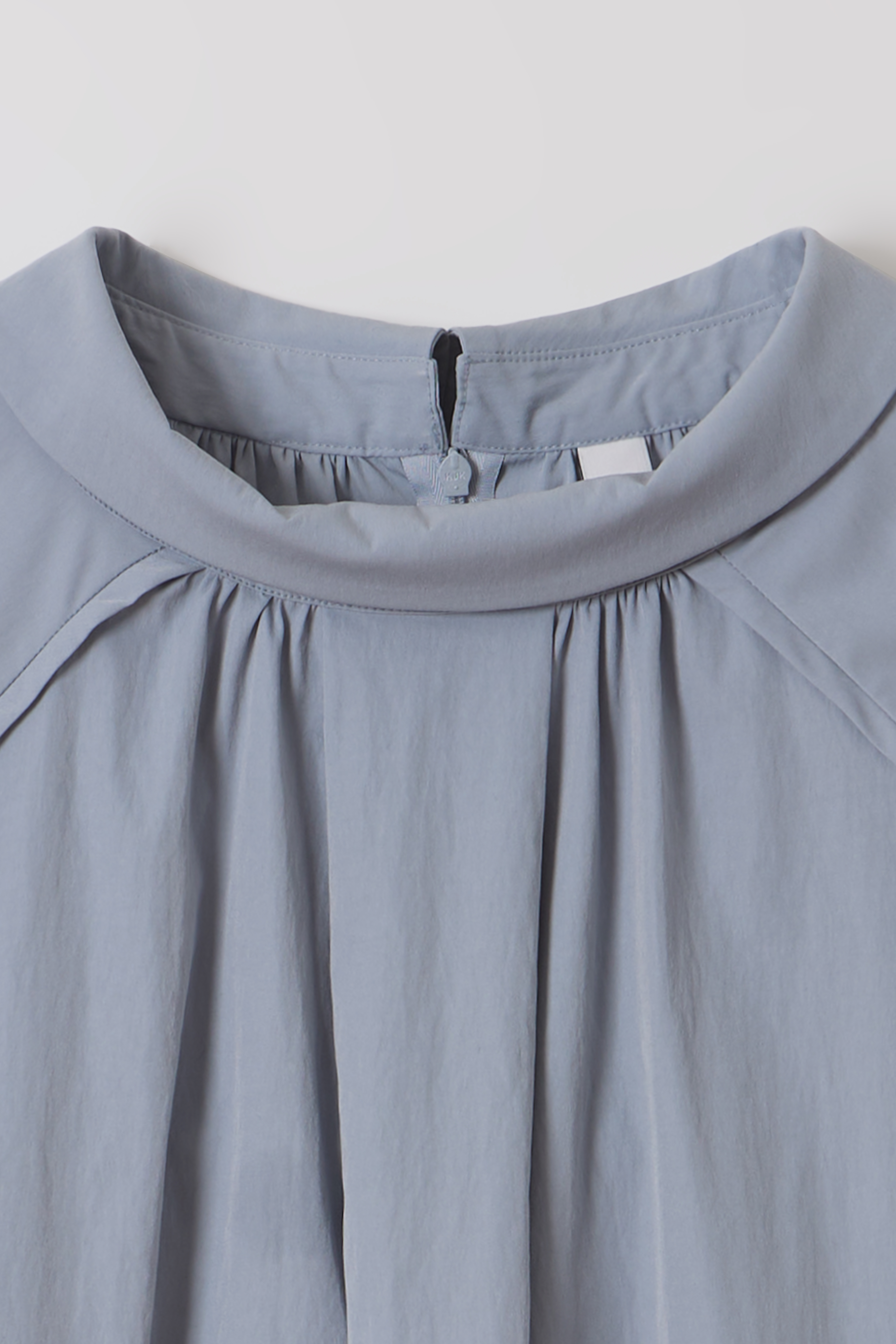 [2차 재입고] arc half blouse (powder blue)