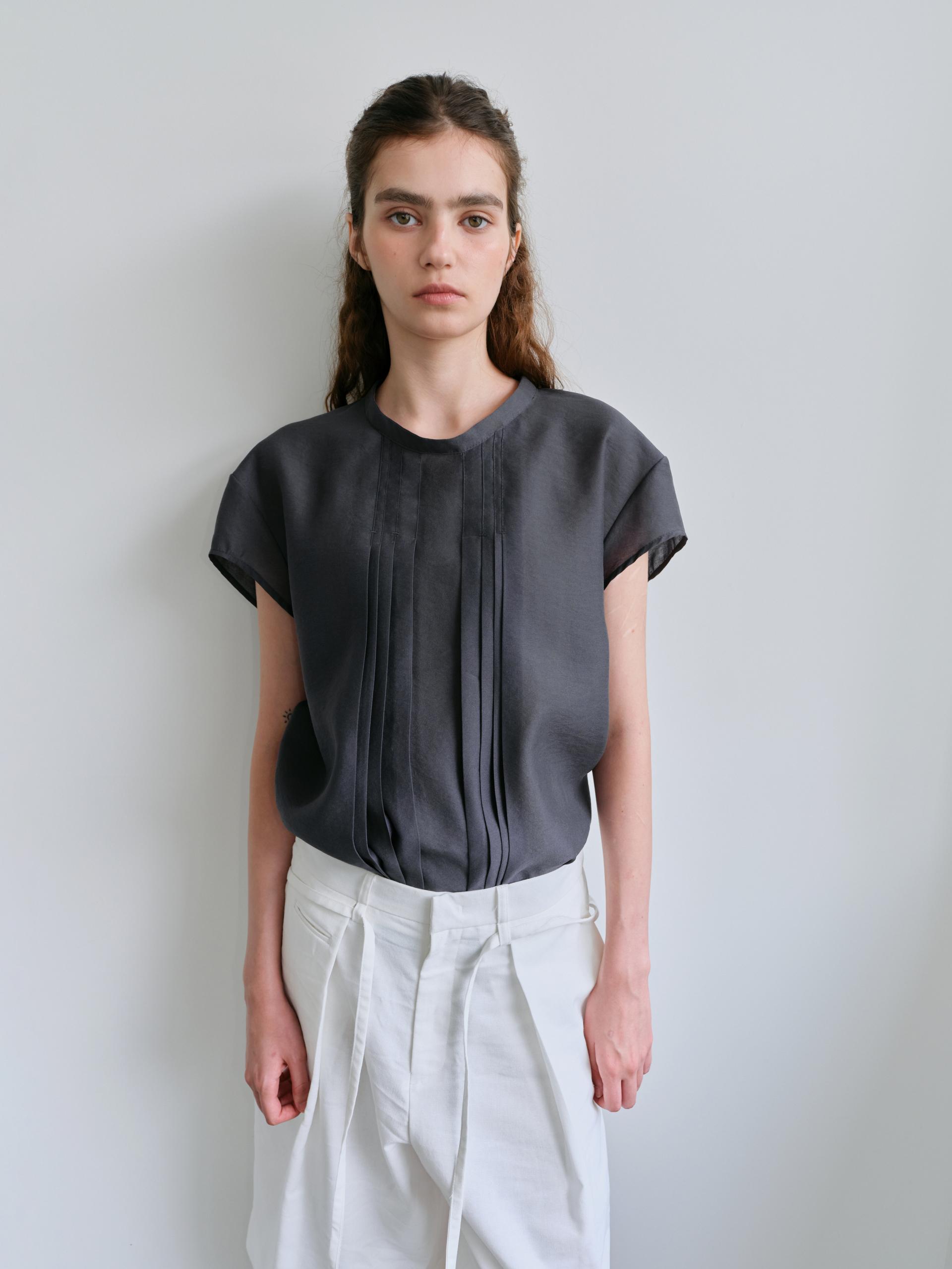 [2차 재입고] veil pleats blouse (charcoal)