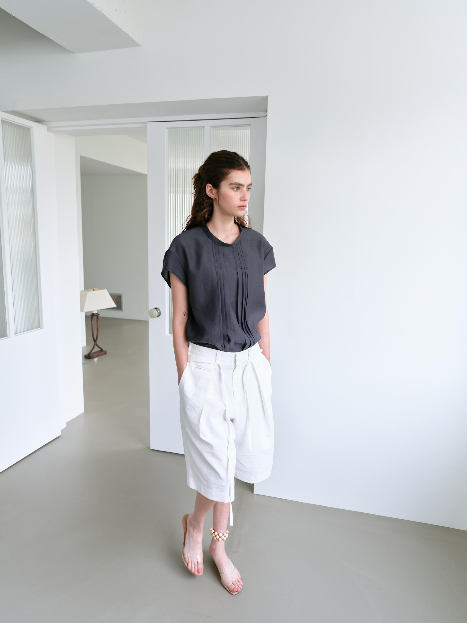 [2차 재입고] veil pleats blouse (charcoal)