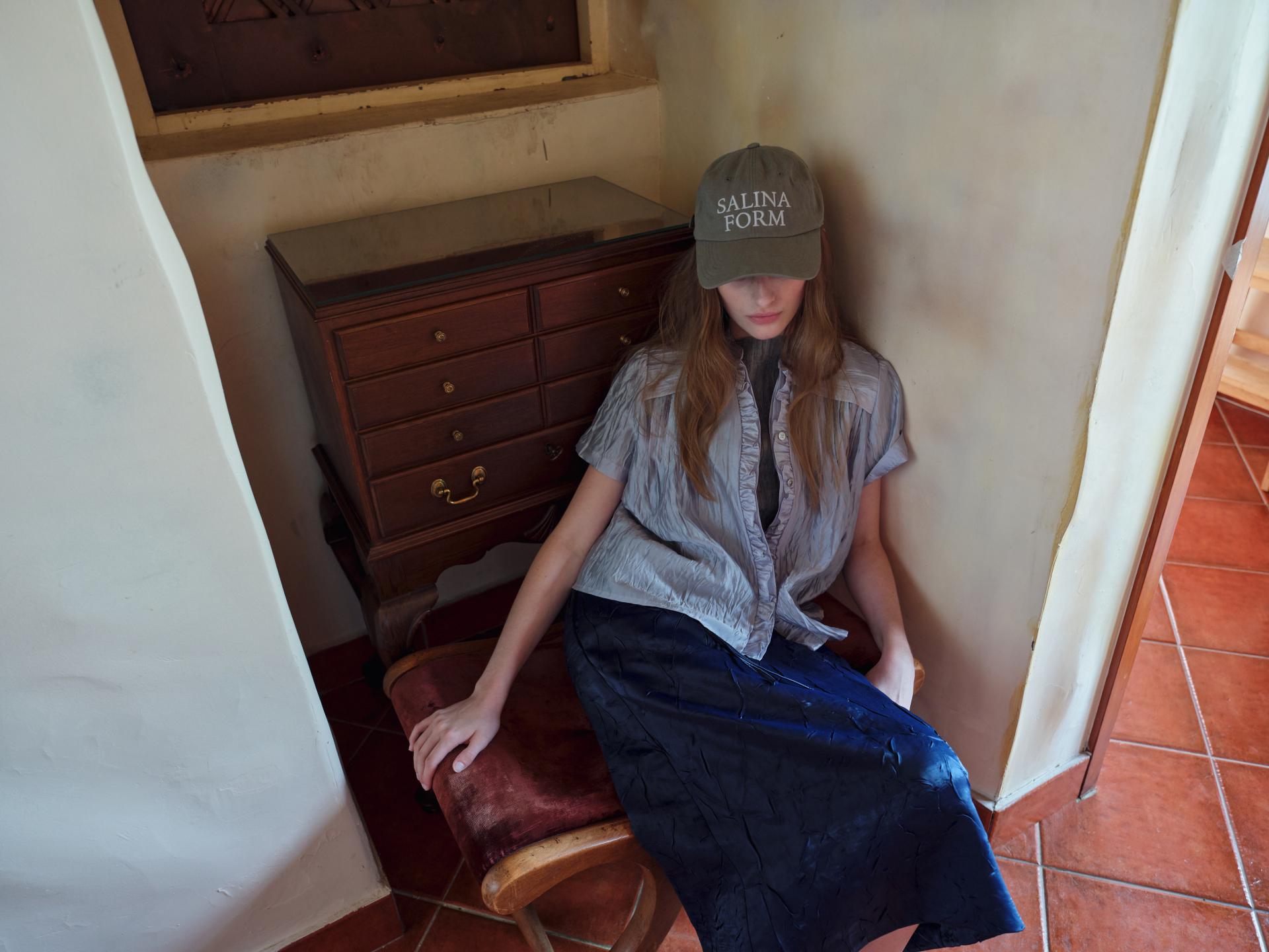 putty satin skirt (navy)