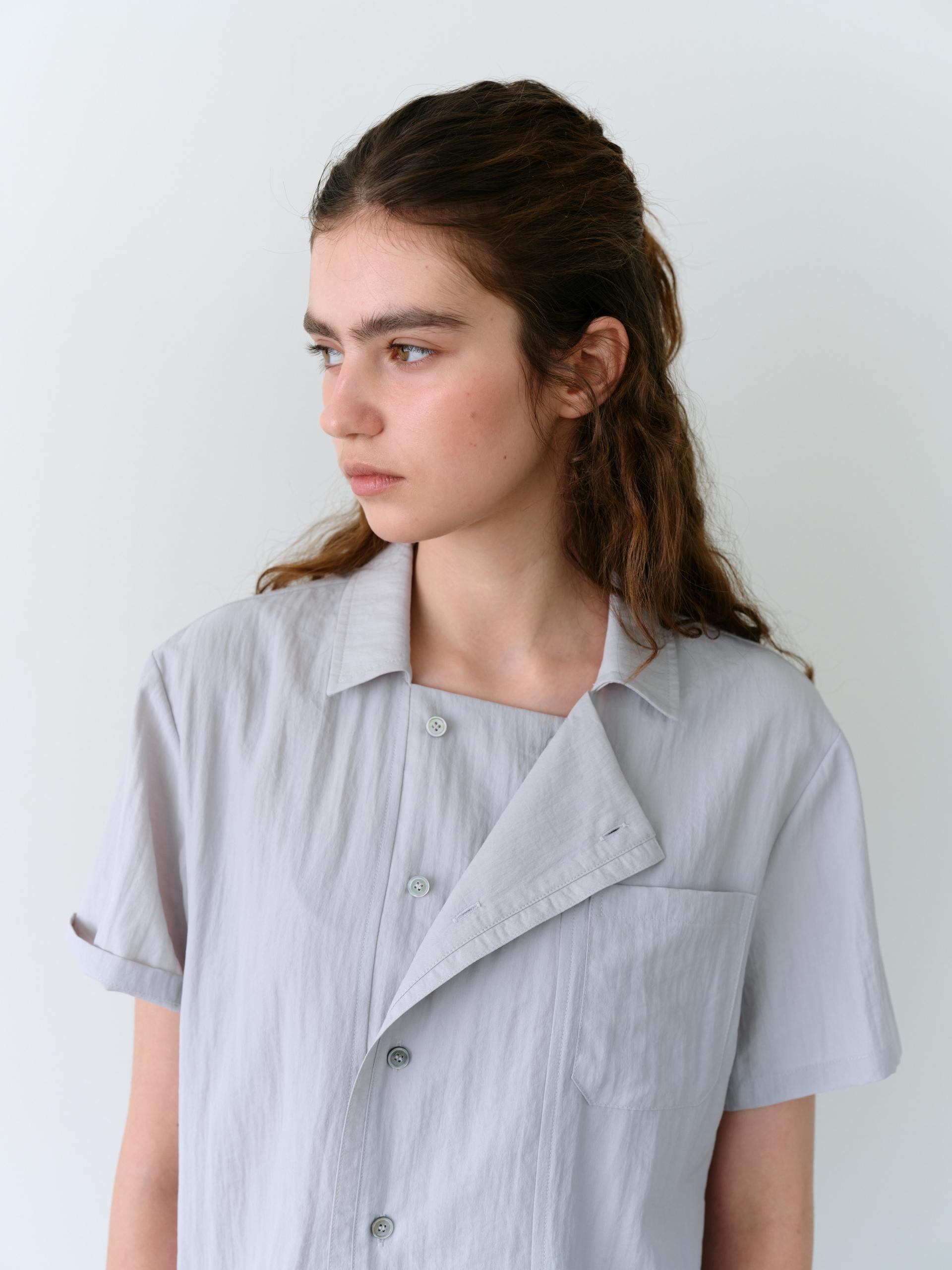 overlap half shirt (dusty sky)