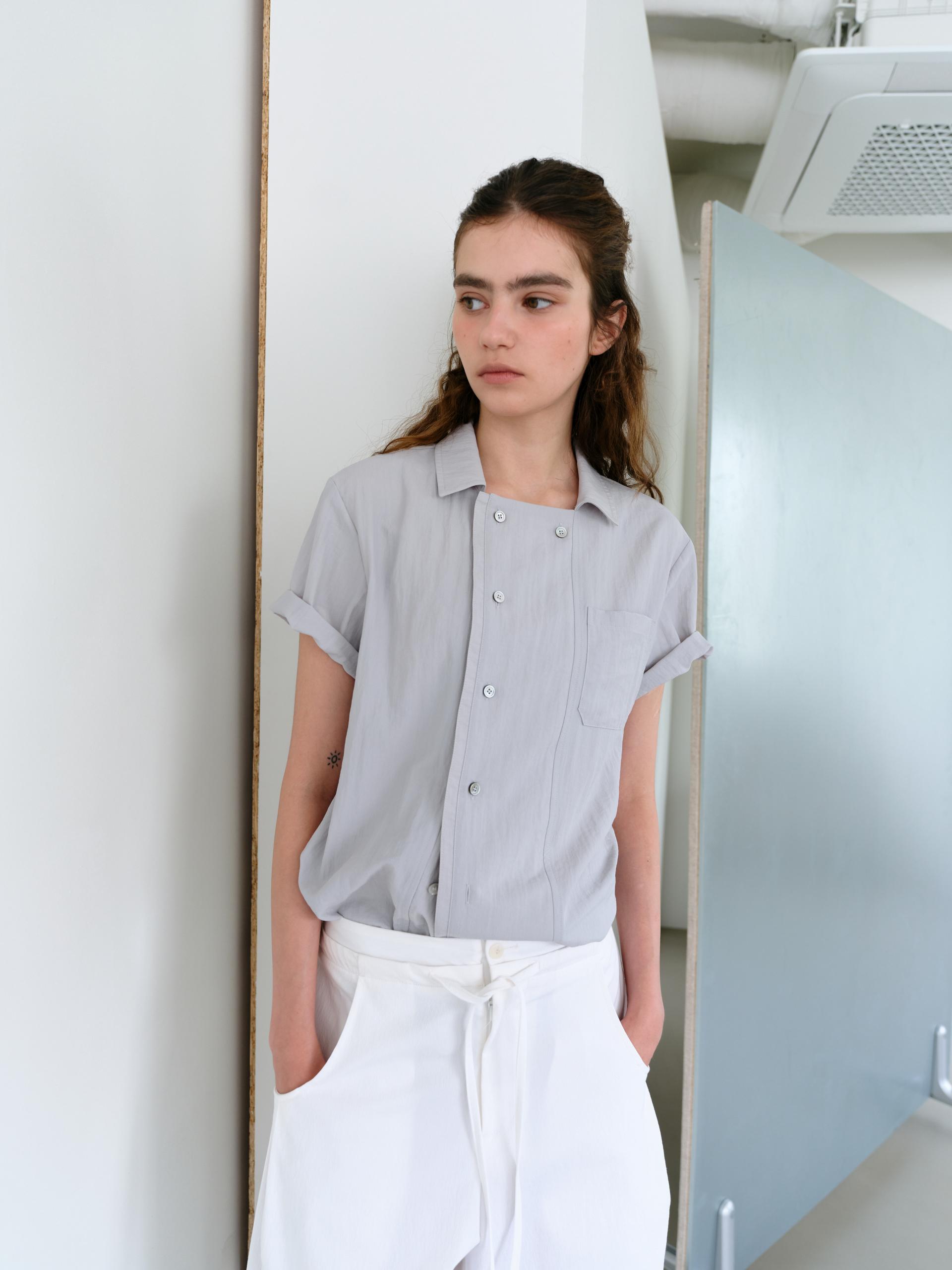 overlap half shirt (dusty sky)