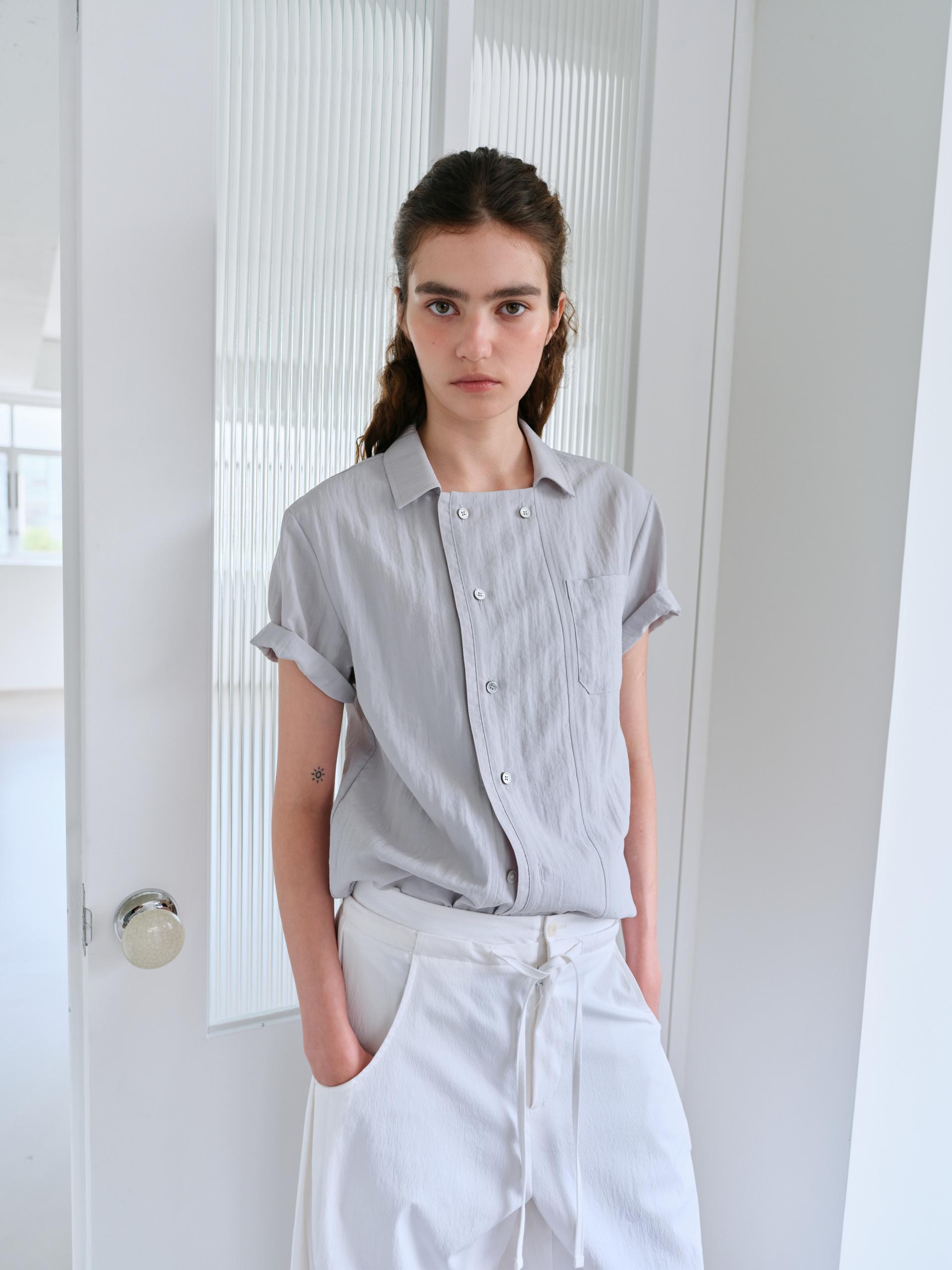 overlap half shirt (dusty sky)